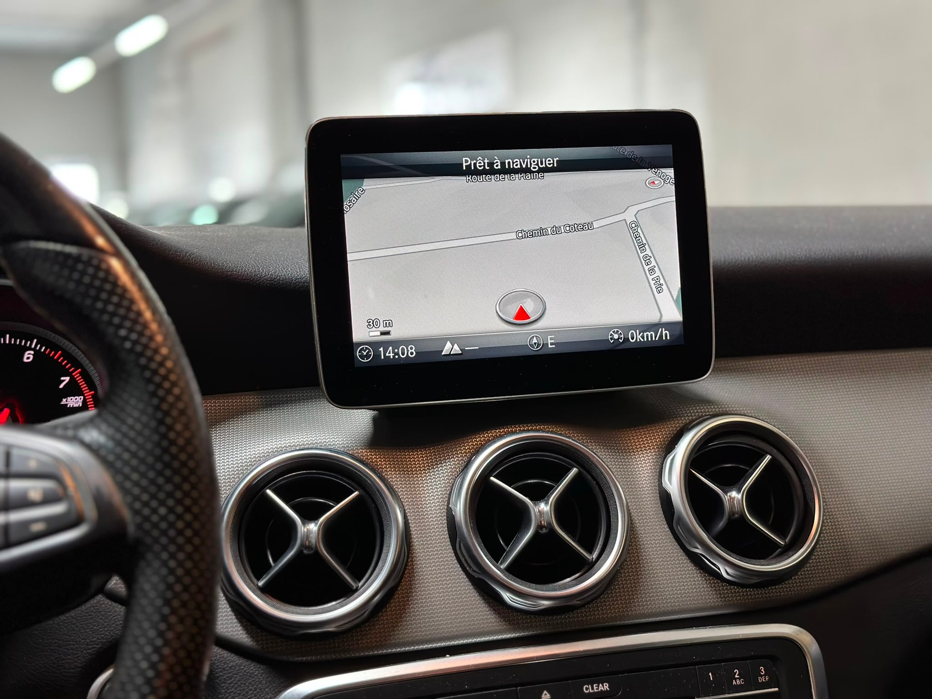 MERCEDES-BENZ GLA 200 Urban 7G-DCT-image-10