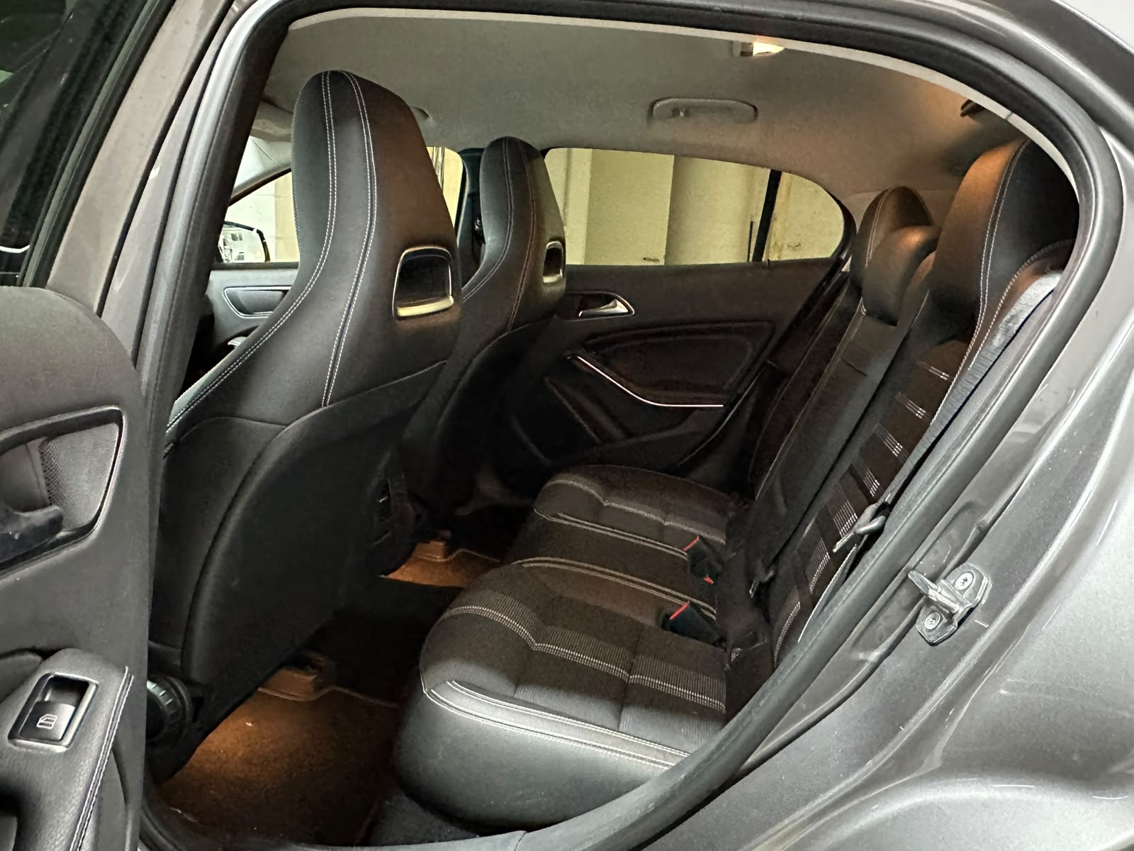 MERCEDES-BENZ GLA 200 Urban 7G-DCT-image-11