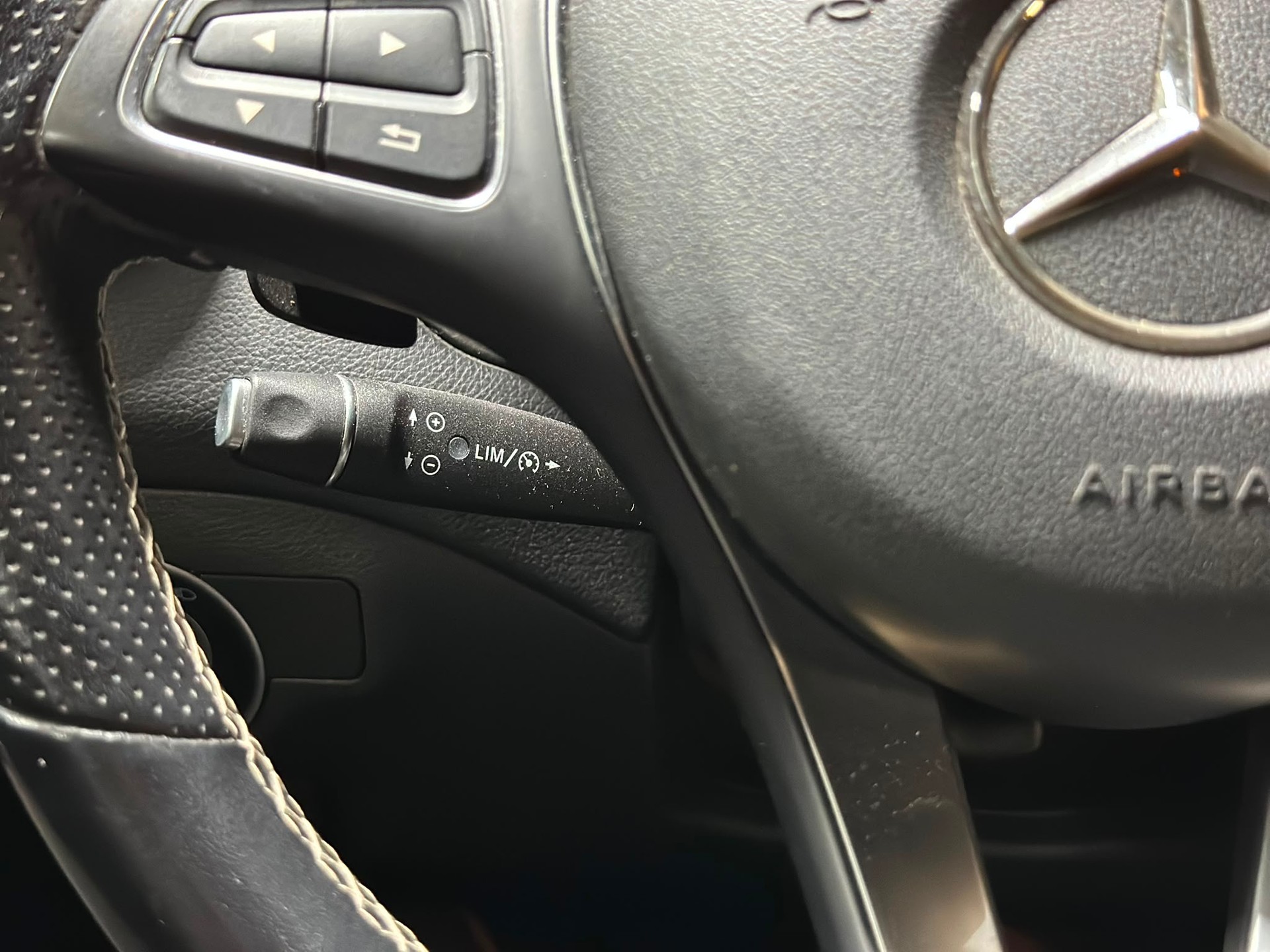 MERCEDES-BENZ GLA 200 Urban 7G-DCT-image-8