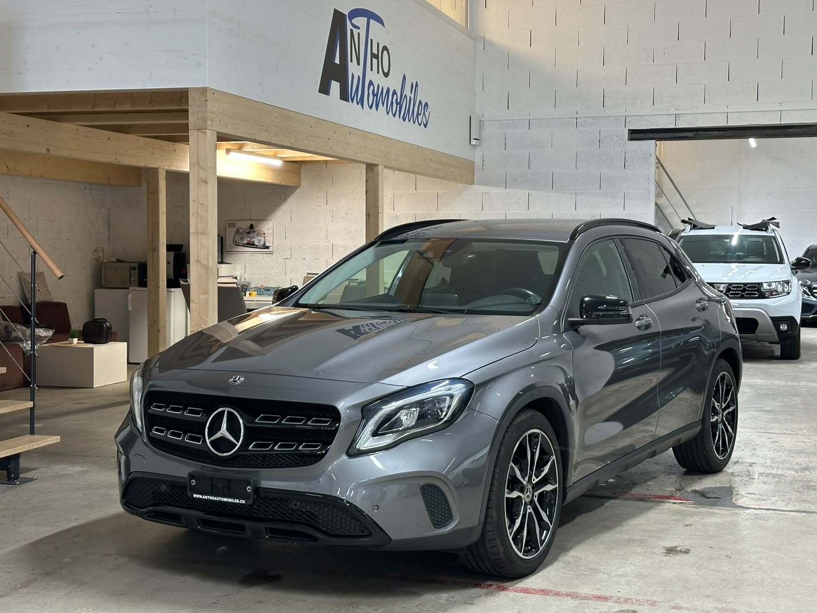 MERCEDES-BENZ GLA 200 Urban 7G-DCT-image-0