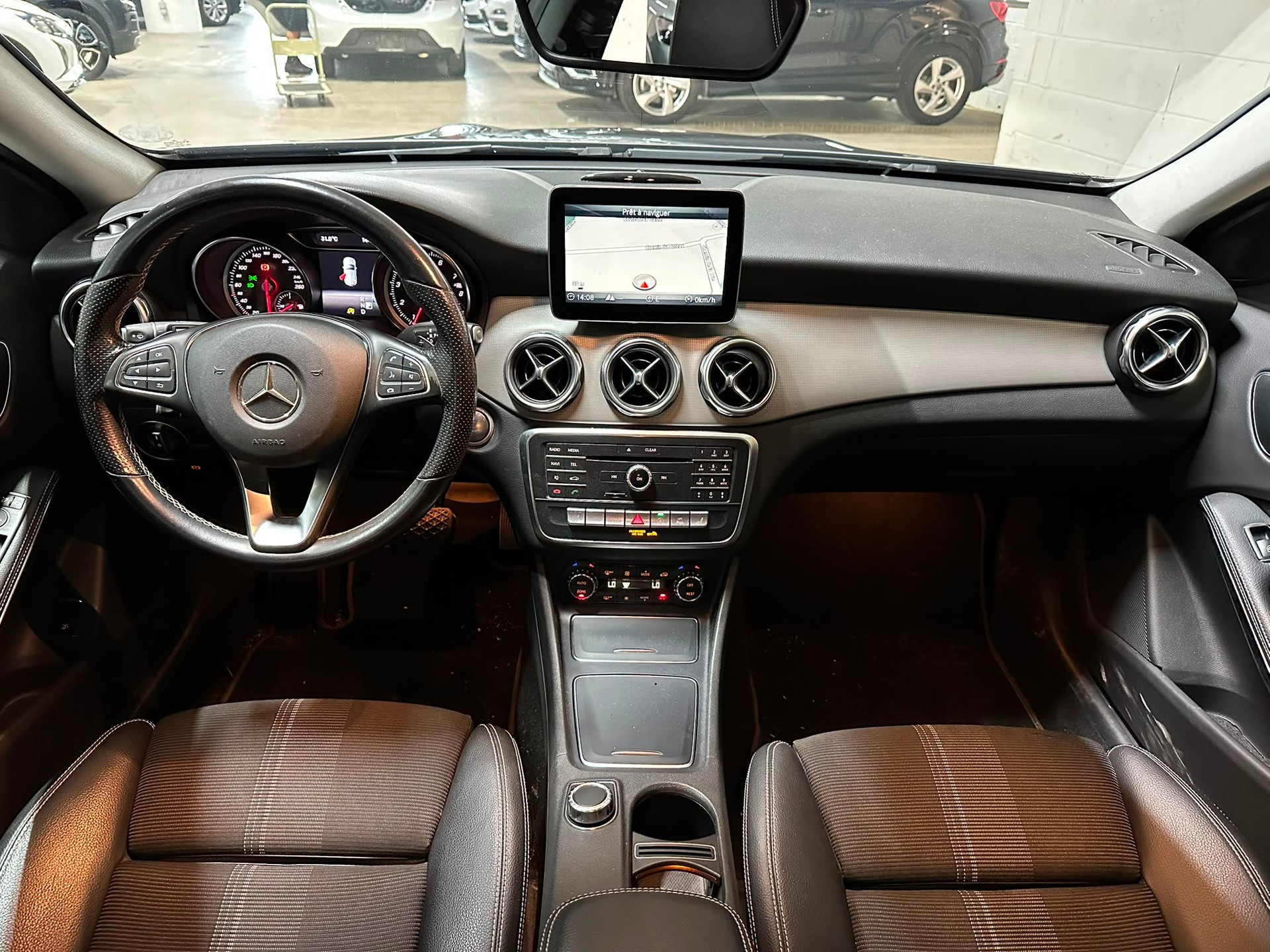 MERCEDES-BENZ GLA 200 Urban 7G-DCT-image-7