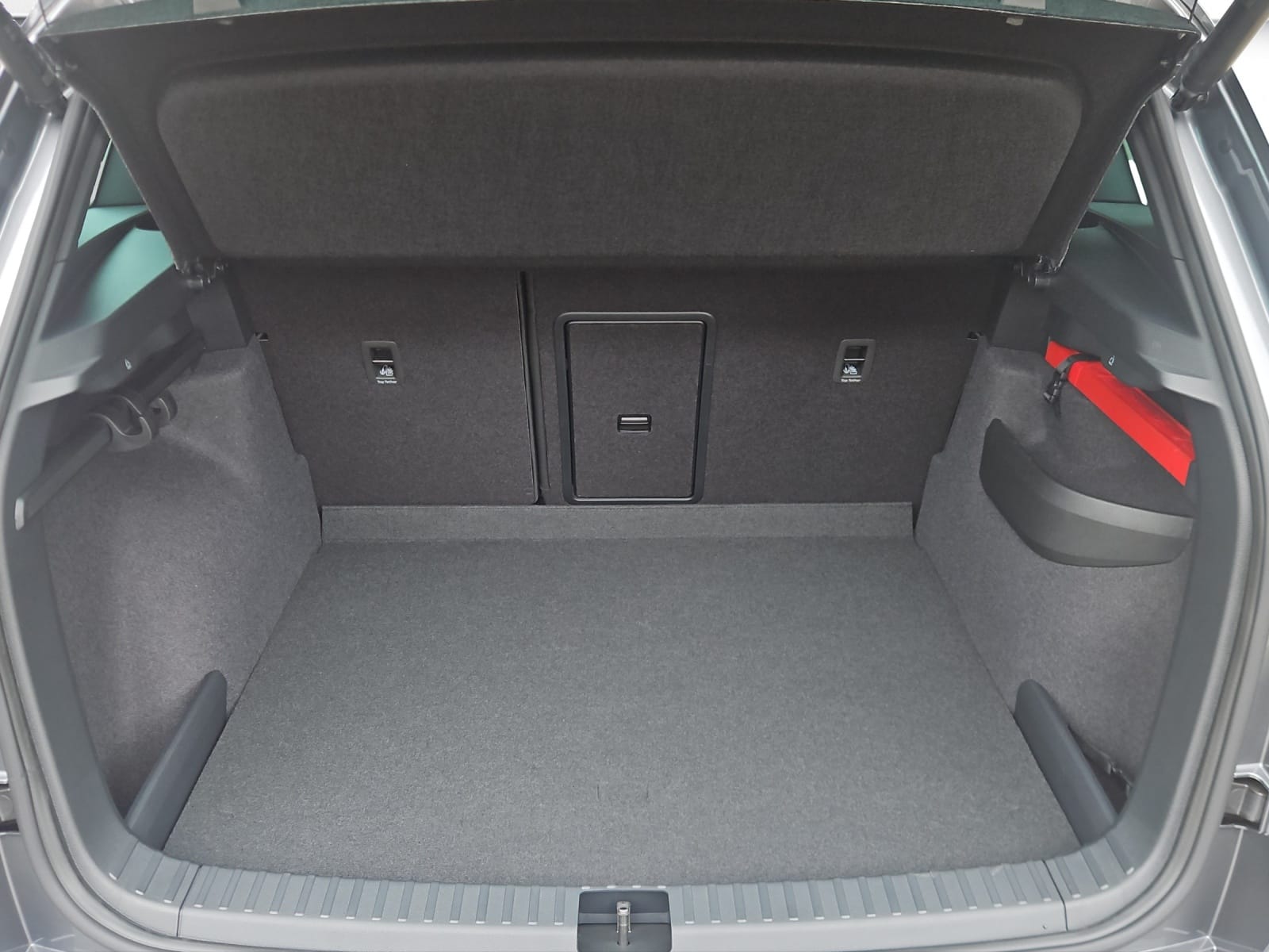 SKODA Skoda Karoq Sportline 2.0 TSI 4x4-image-18