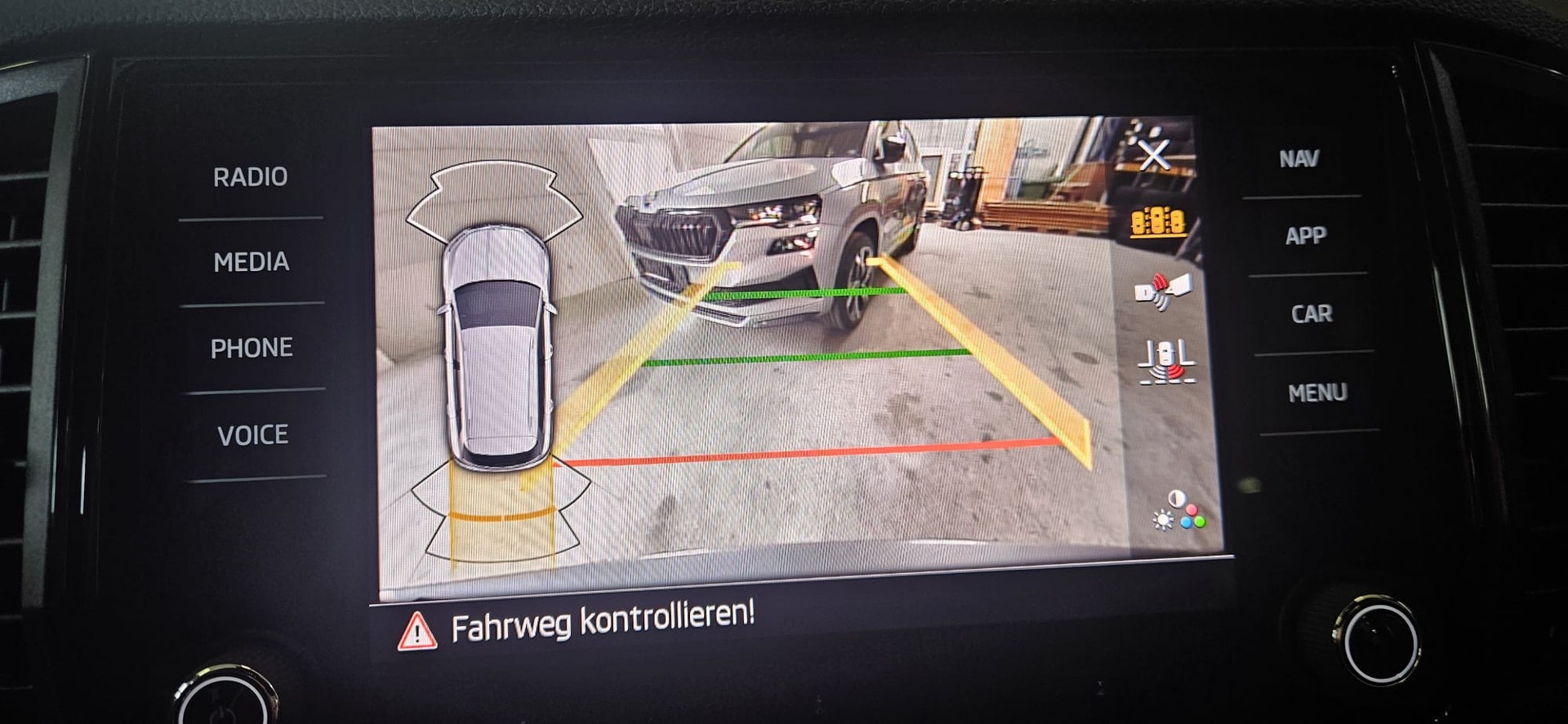 SKODA Skoda Karoq Sportline 2.0 TSI 4x4-image-11