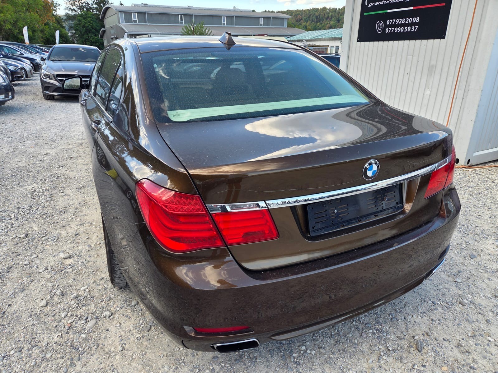 BMW 750Li-image-6