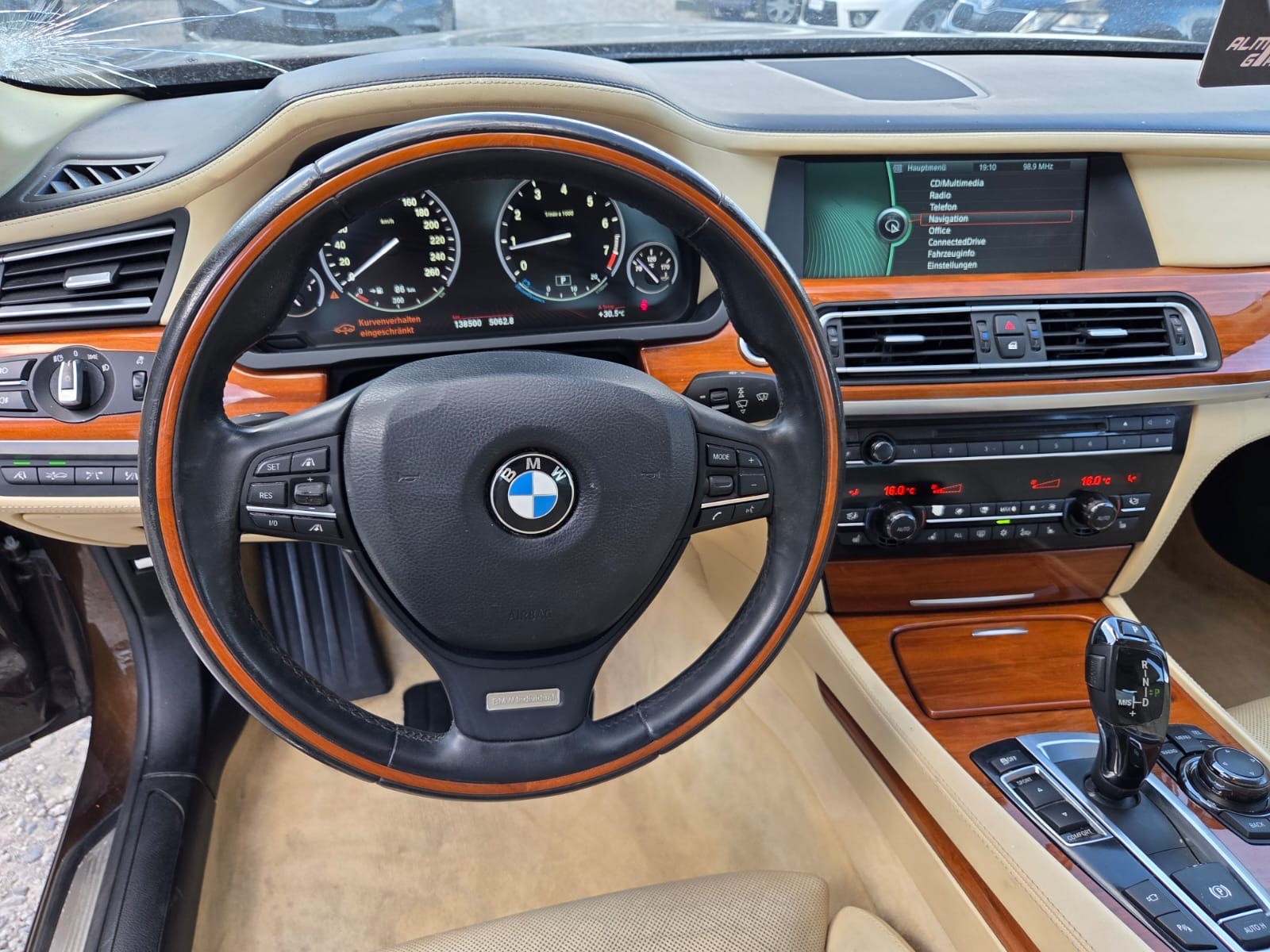 BMW 750Li-image-9