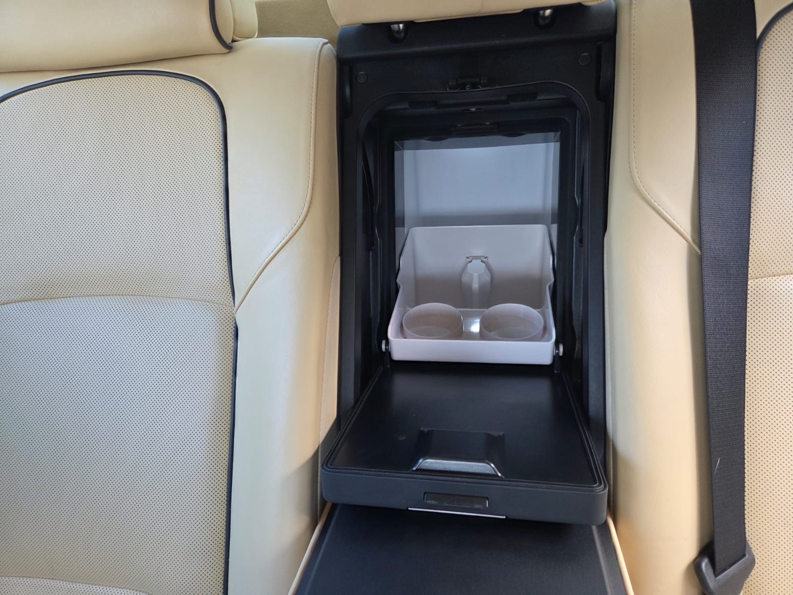 BMW 750Li-image-11