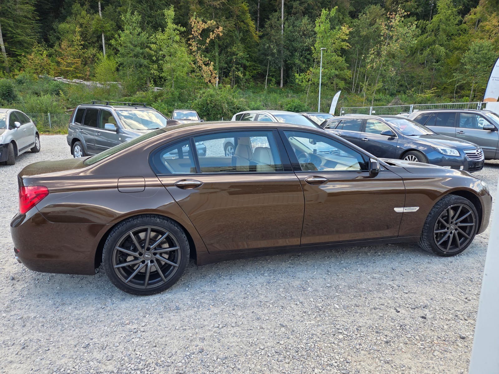 BMW 750Li-image-4