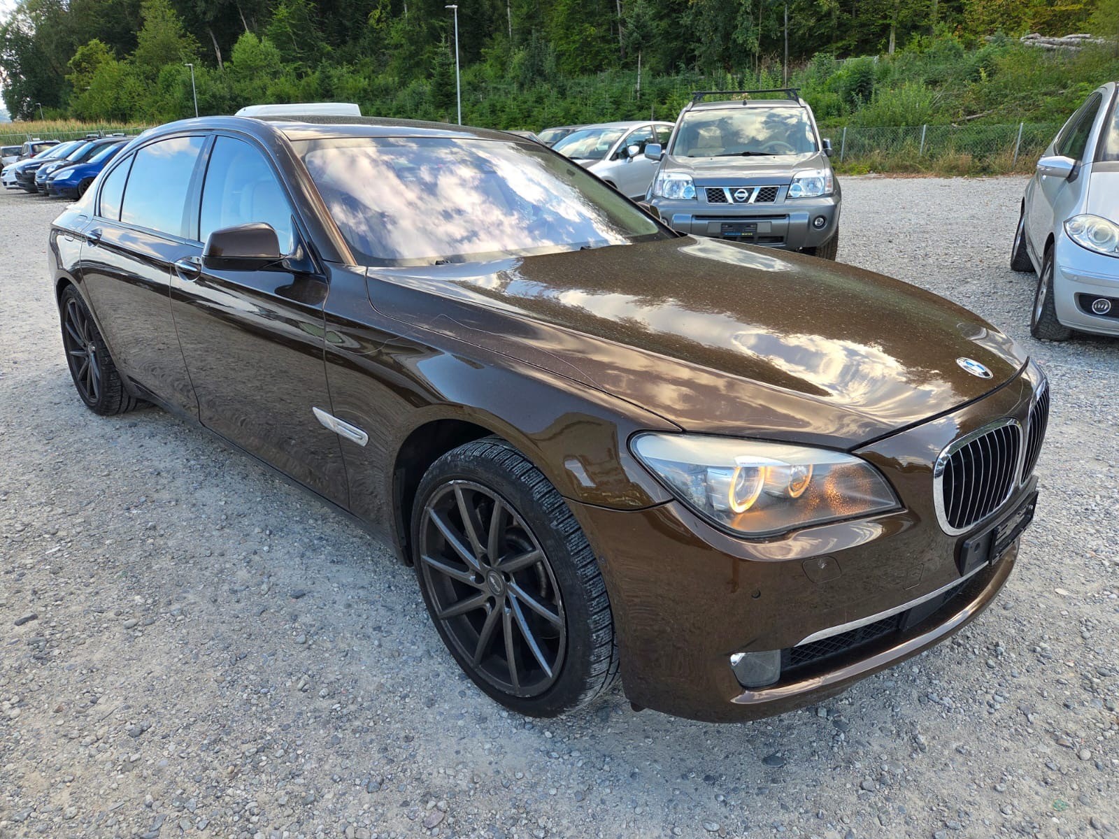 BMW 750Li-image-2
