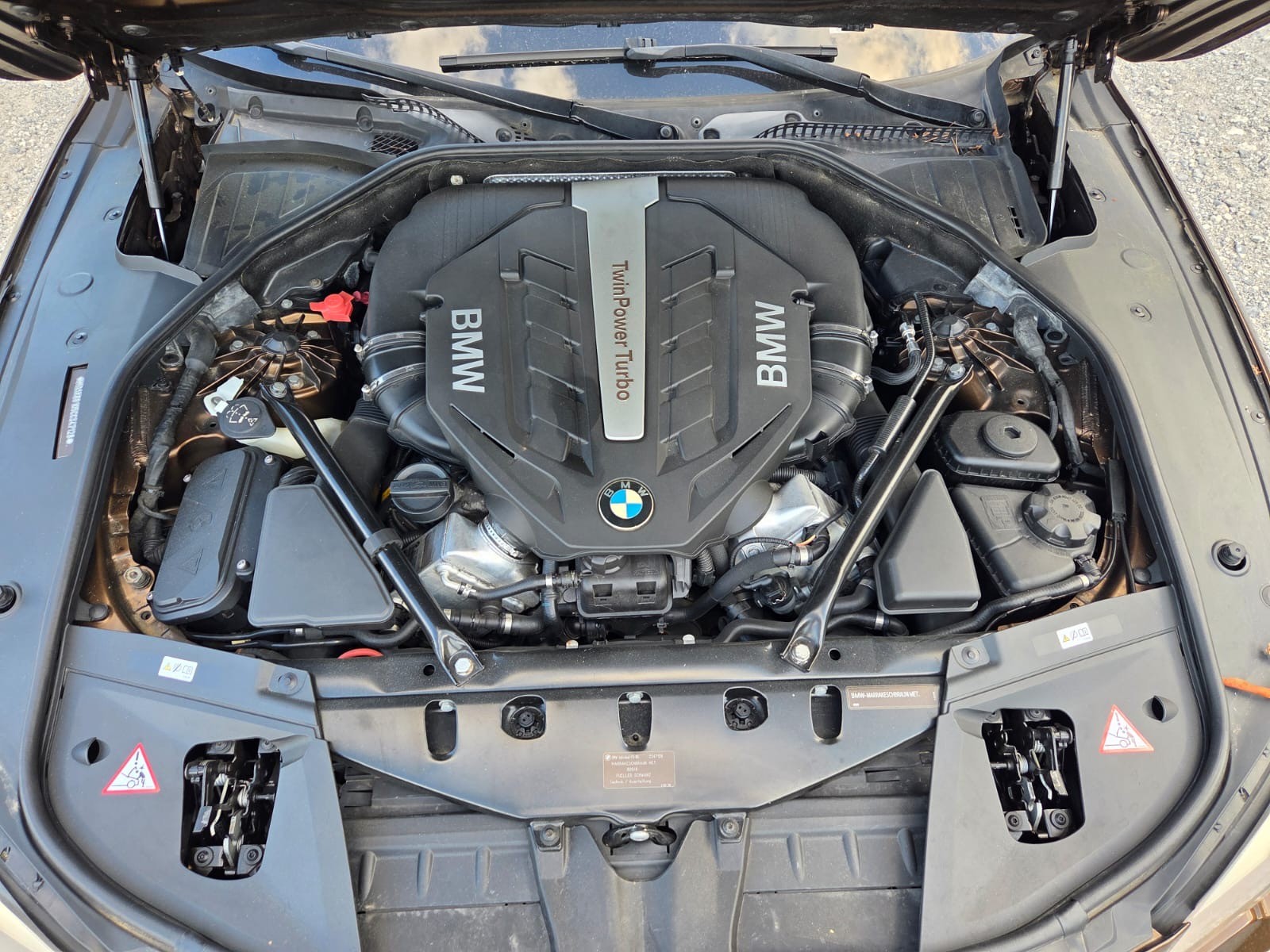 BMW 750Li-image-15