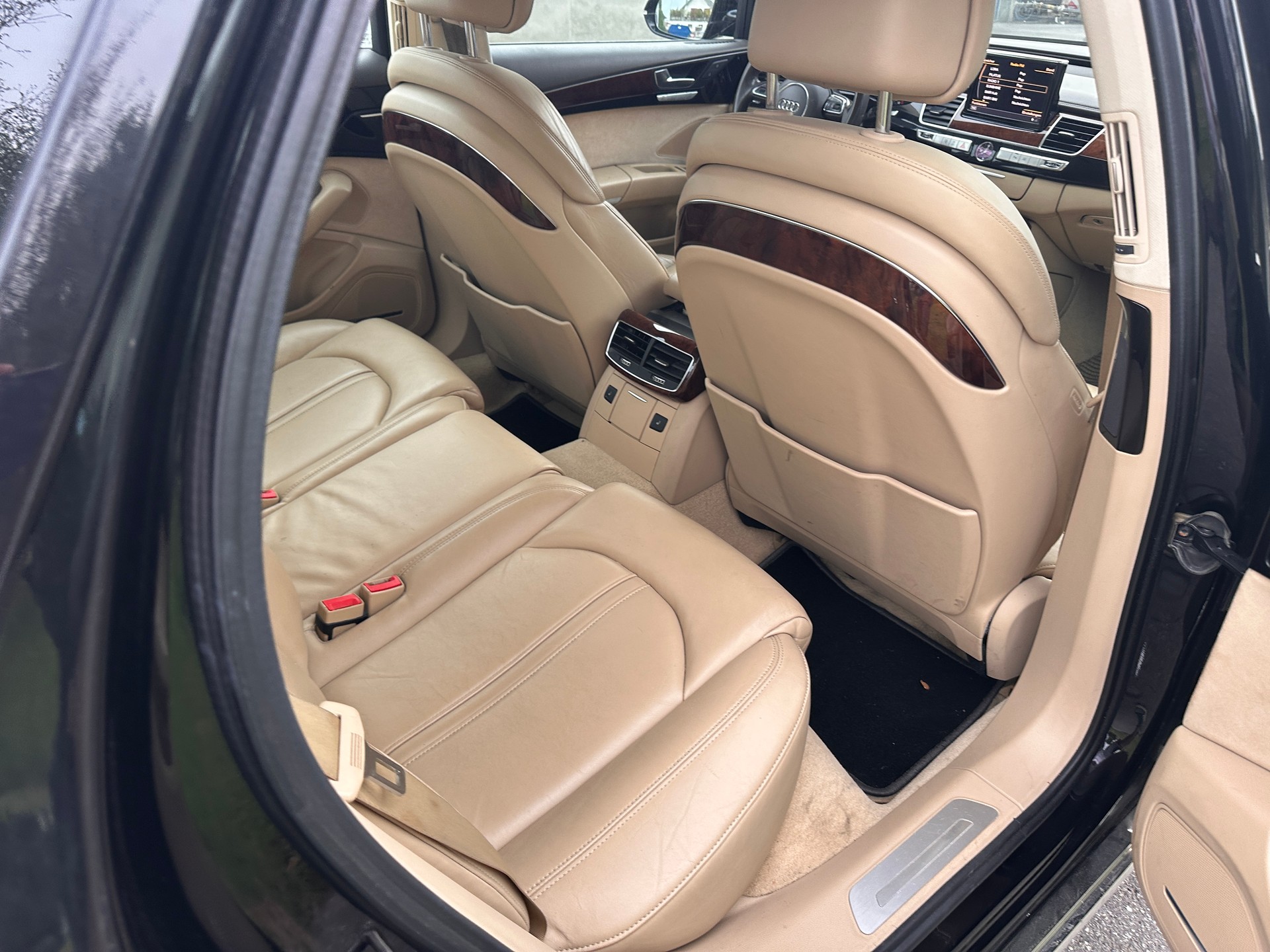 AUDI A8 4.2 FSI quattro tiptronic-image-15