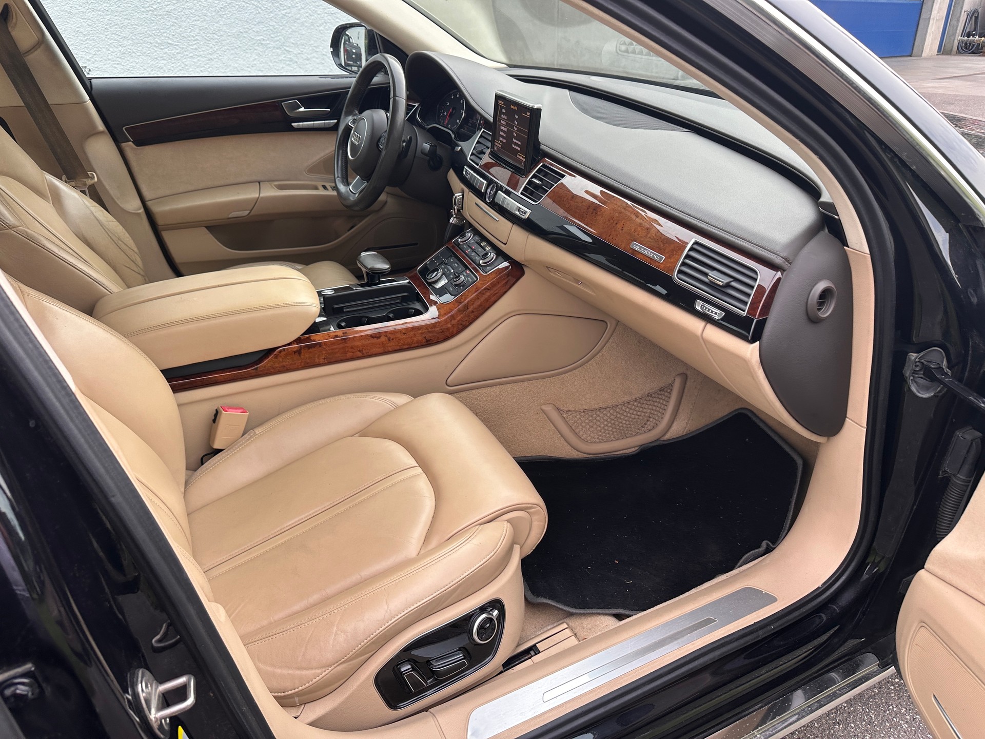 AUDI A8 4.2 FSI quattro tiptronic-image-13