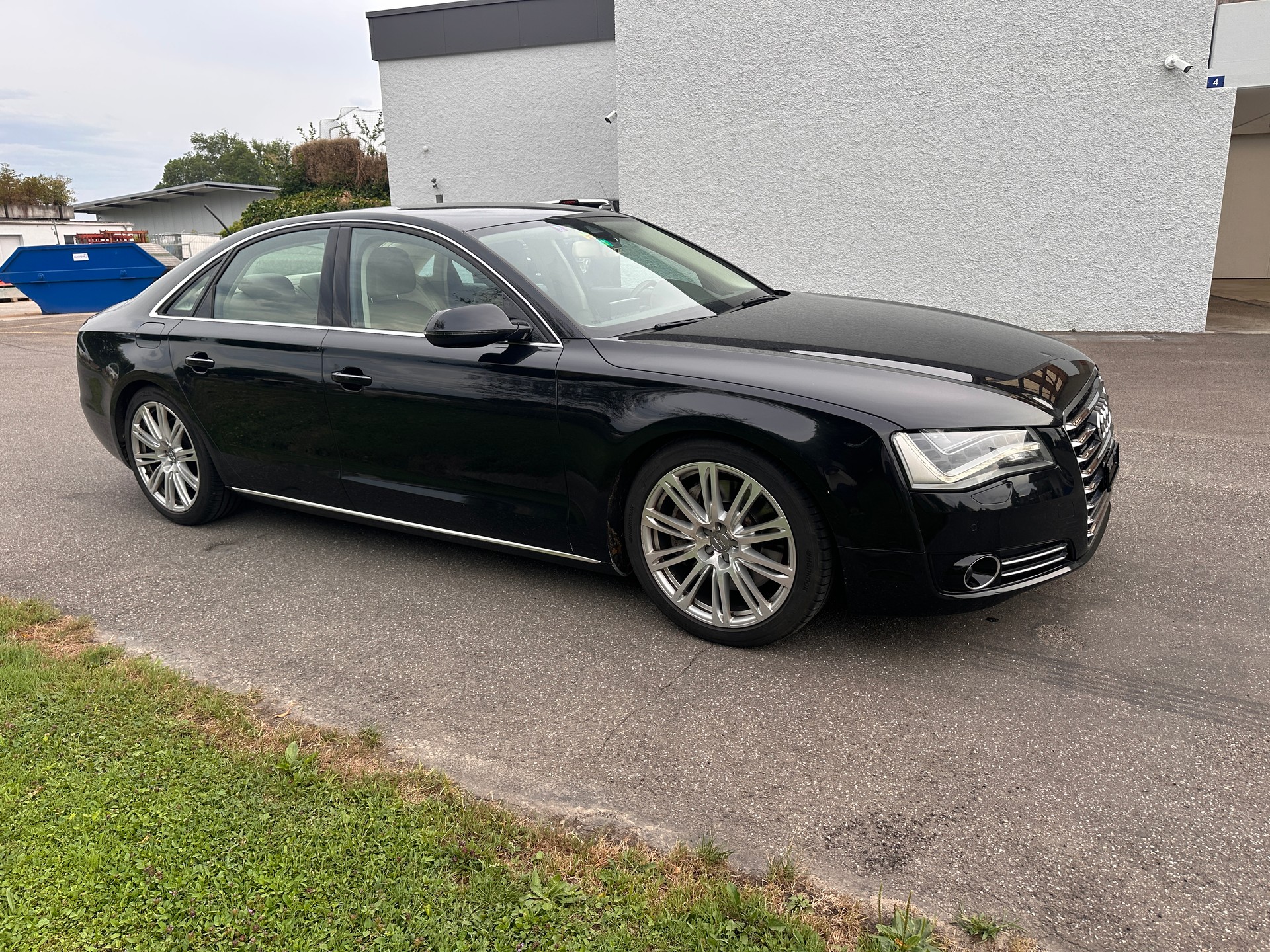 AUDI A8 4.2 FSI quattro tiptronic-image-1