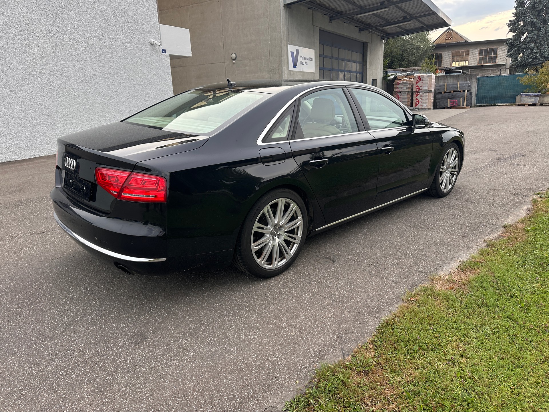 AUDI A8 4.2 FSI quattro tiptronic-image-16