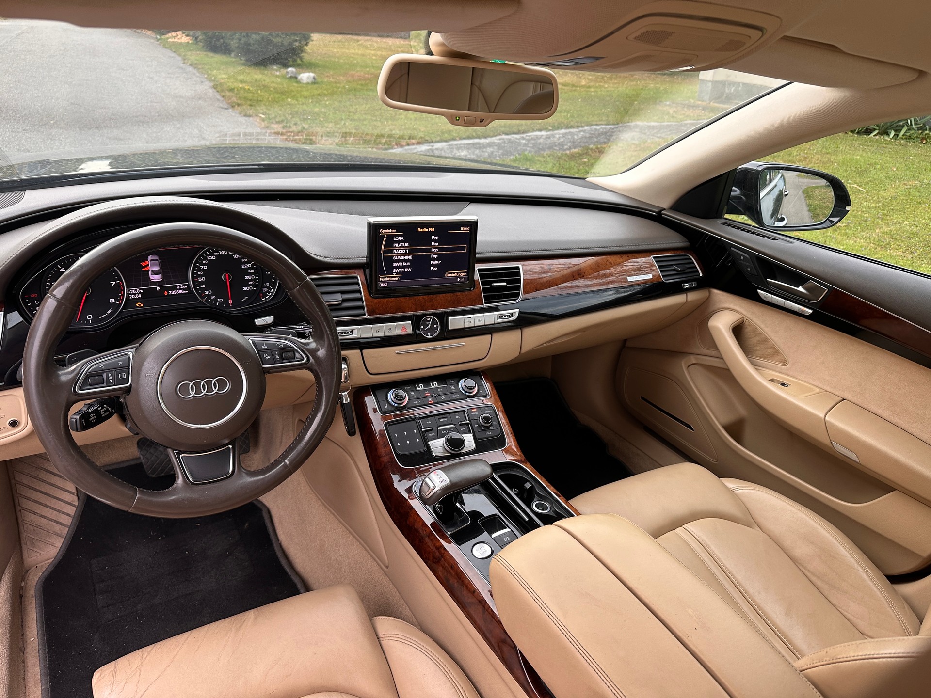 AUDI A8 4.2 FSI quattro tiptronic-image-3