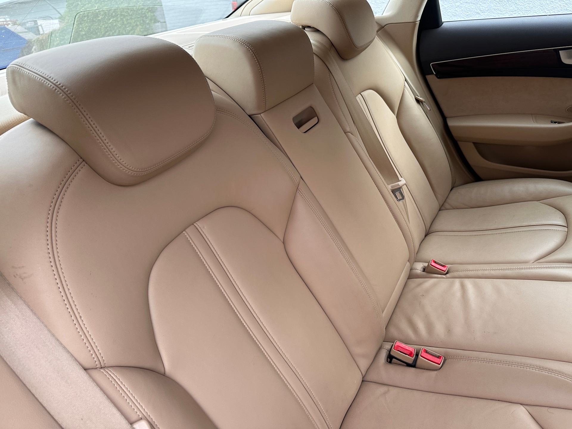 AUDI A8 4.2 FSI quattro tiptronic-image-12