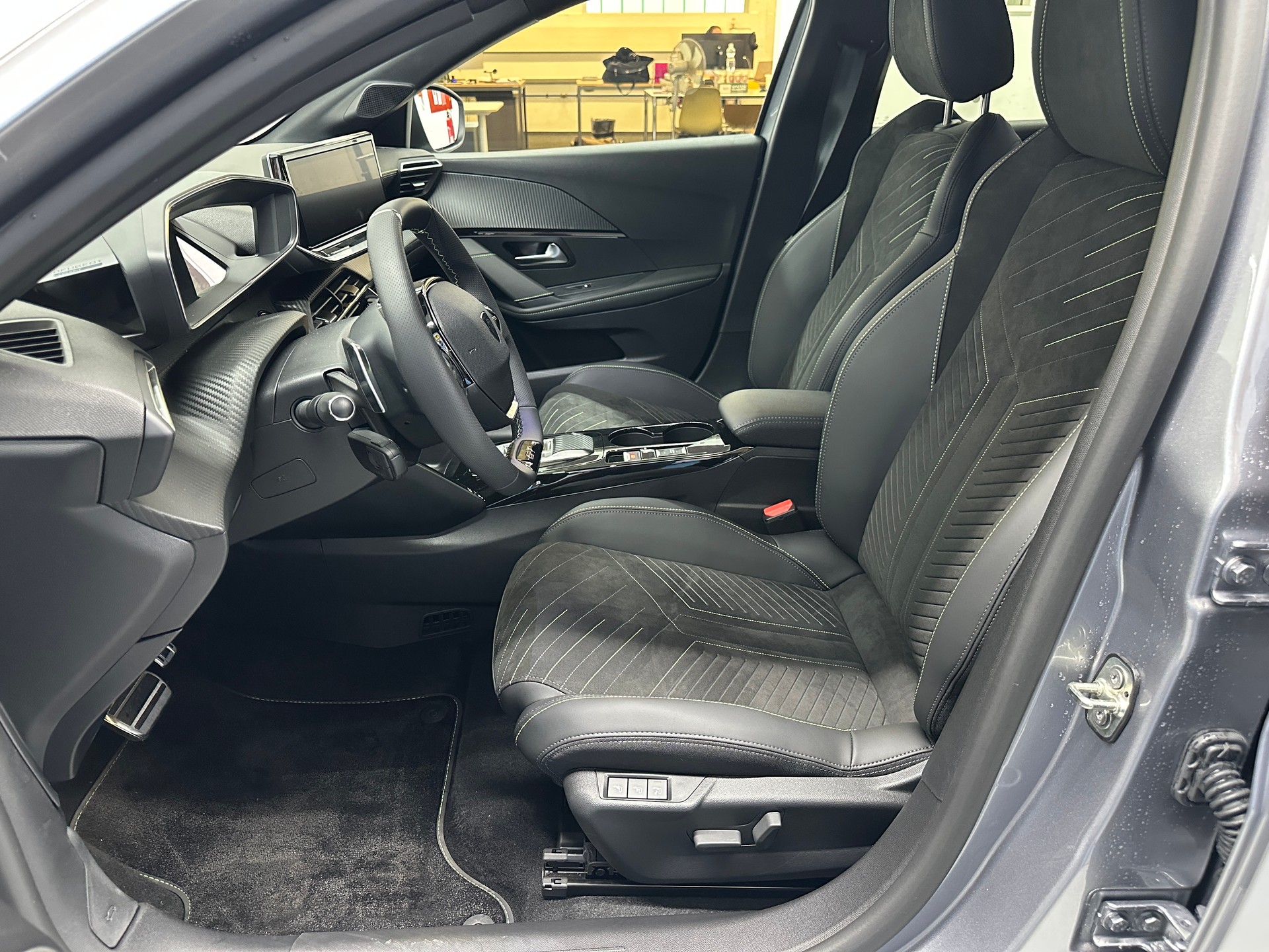 PEUGEOT 208 1.2 MHEV 145 GT-image-7