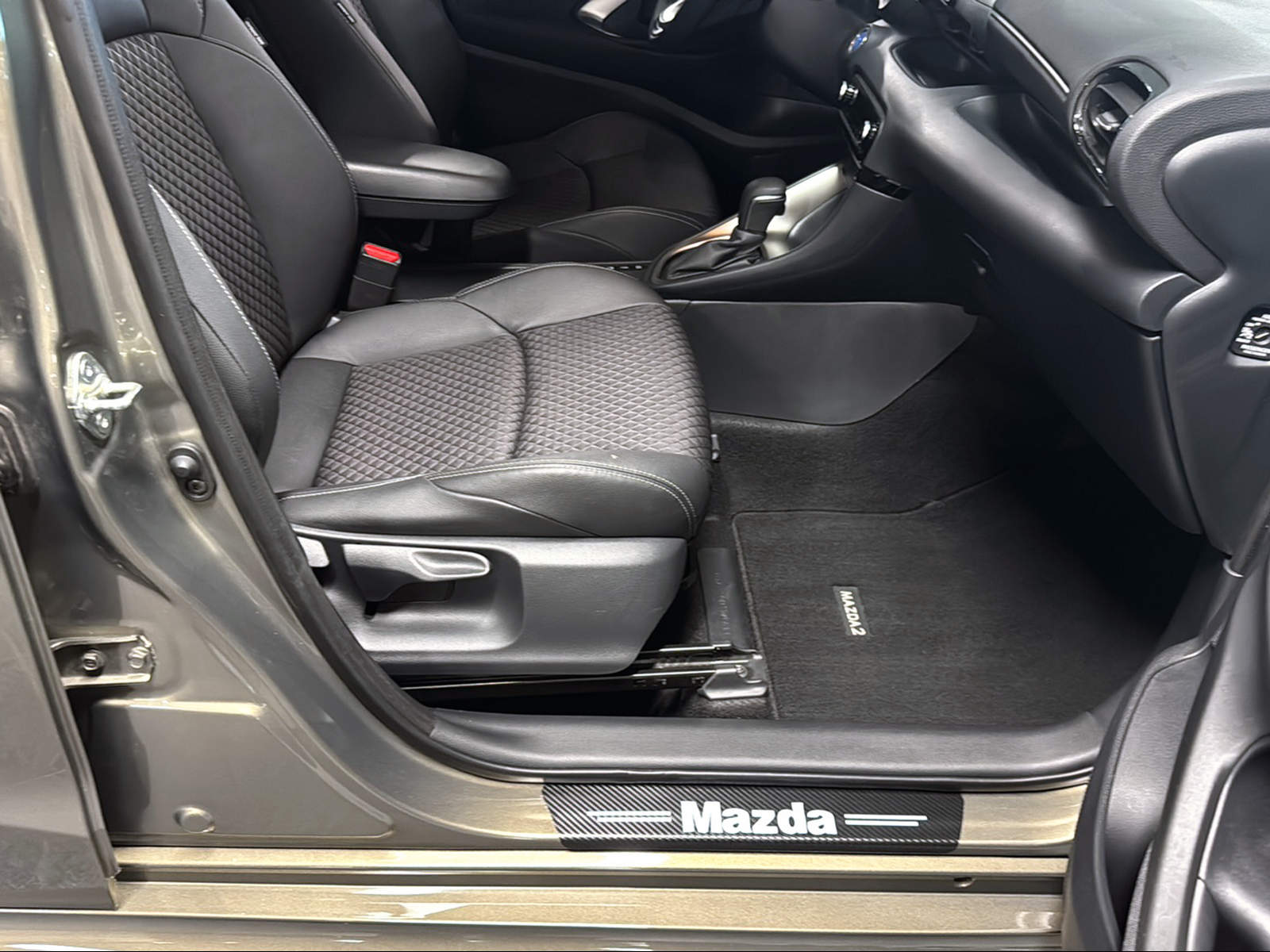 MAZDA 2 Hybrid Pure-image-22