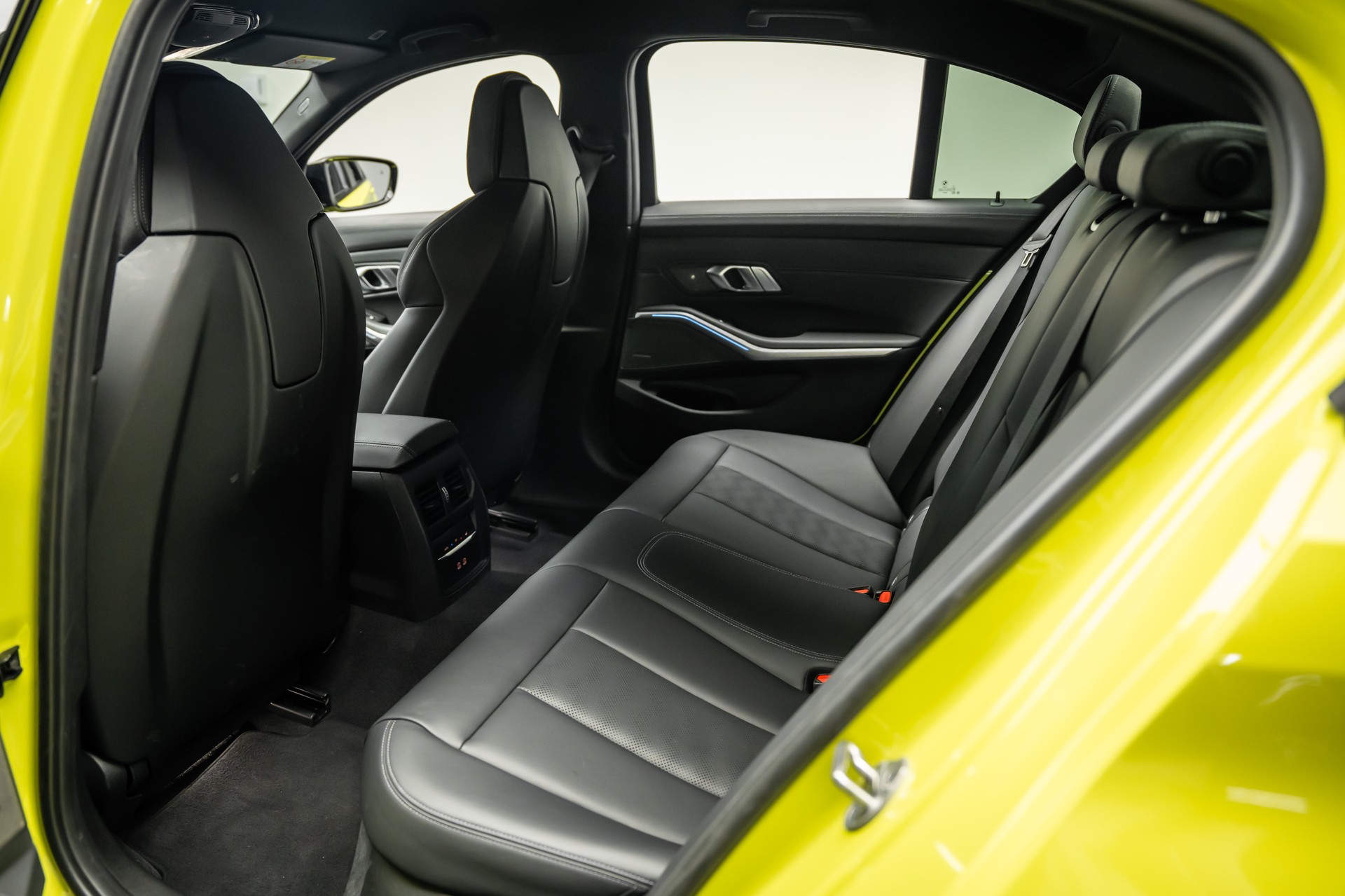 BMW M3 * HANDSCHALTUNG * INDIVIDUALLACKIERUNG SAO PAULO GELB * LEASING AB 640.- *-image-13