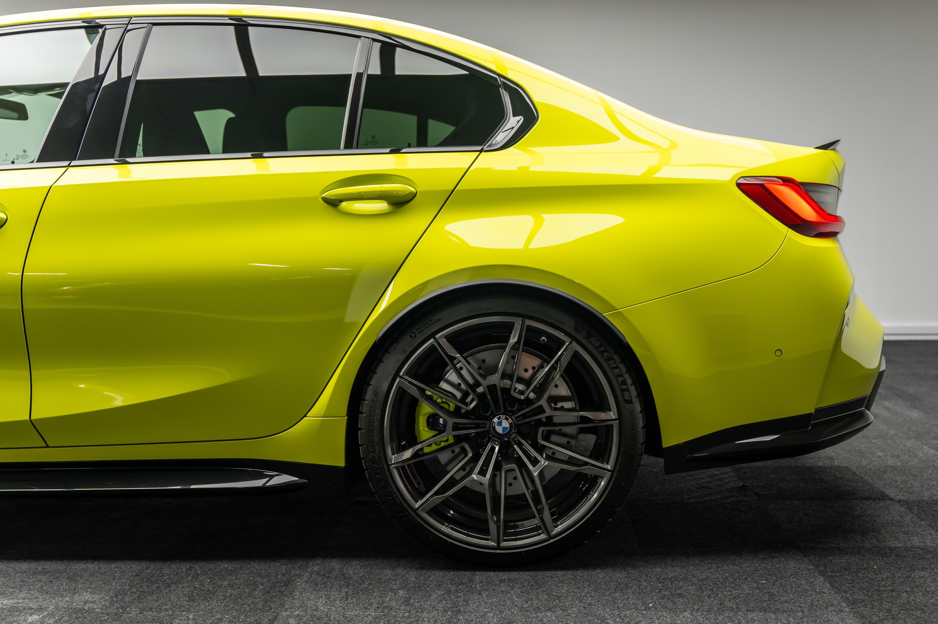BMW M3 * HANDSCHALTUNG * INDIVIDUALLACKIERUNG SAO PAULO GELB * LEASING AB 640.- *-showroom-element-2