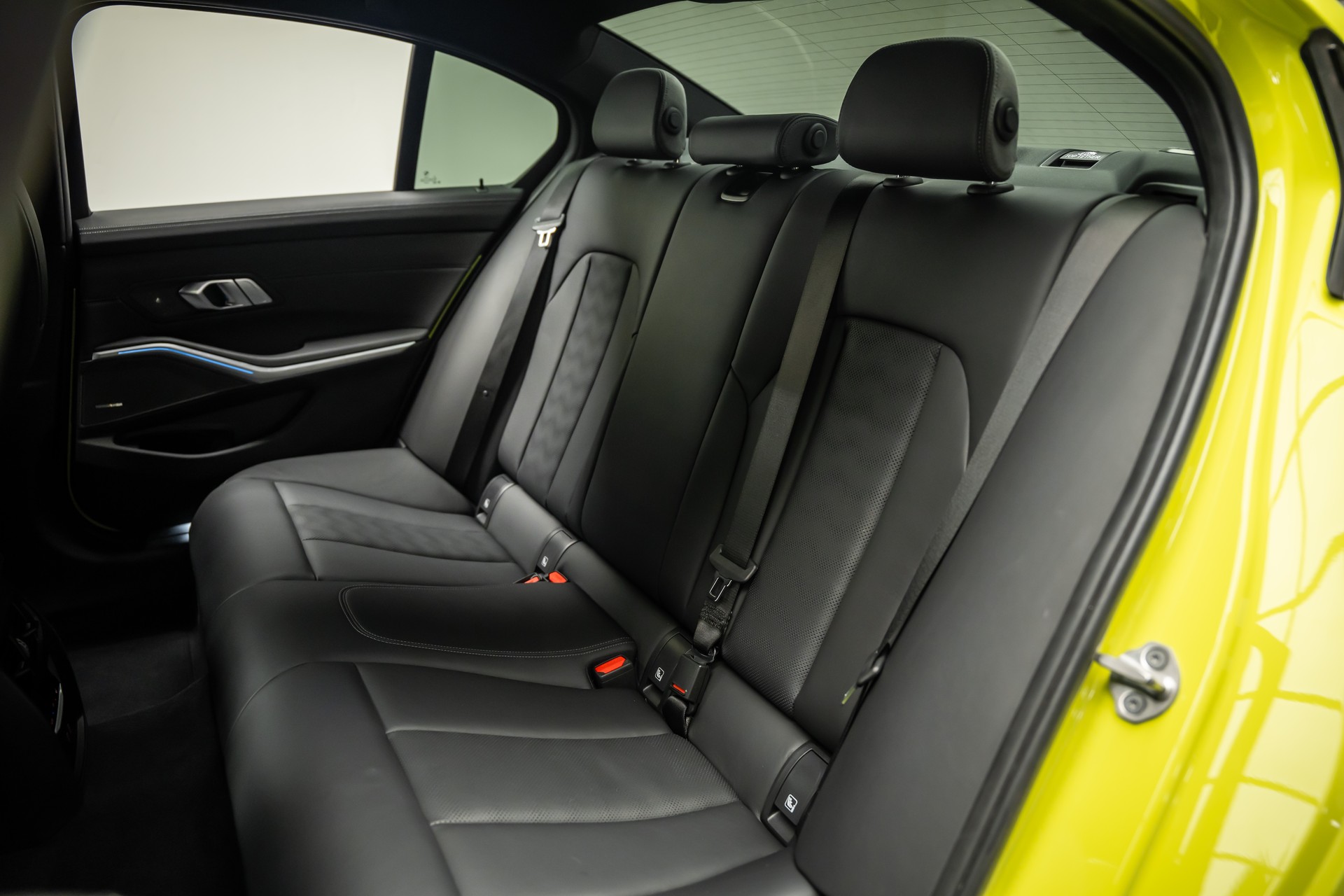 BMW M3 * HANDSCHALTUNG * INDIVIDUALLACKIERUNG SAO PAULO GELB * LEASING AB 640.- *-image-14