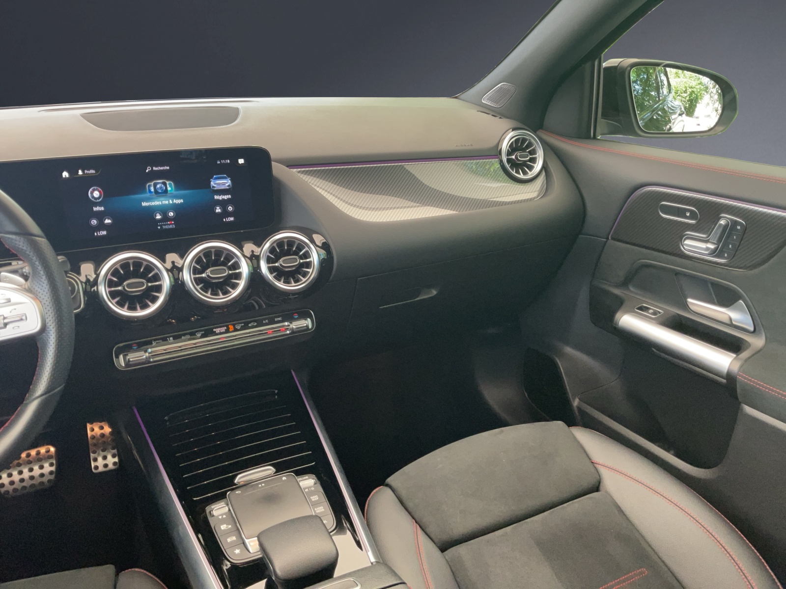 MERCEDES-BENZ GLA 200 AMG Line-image-10