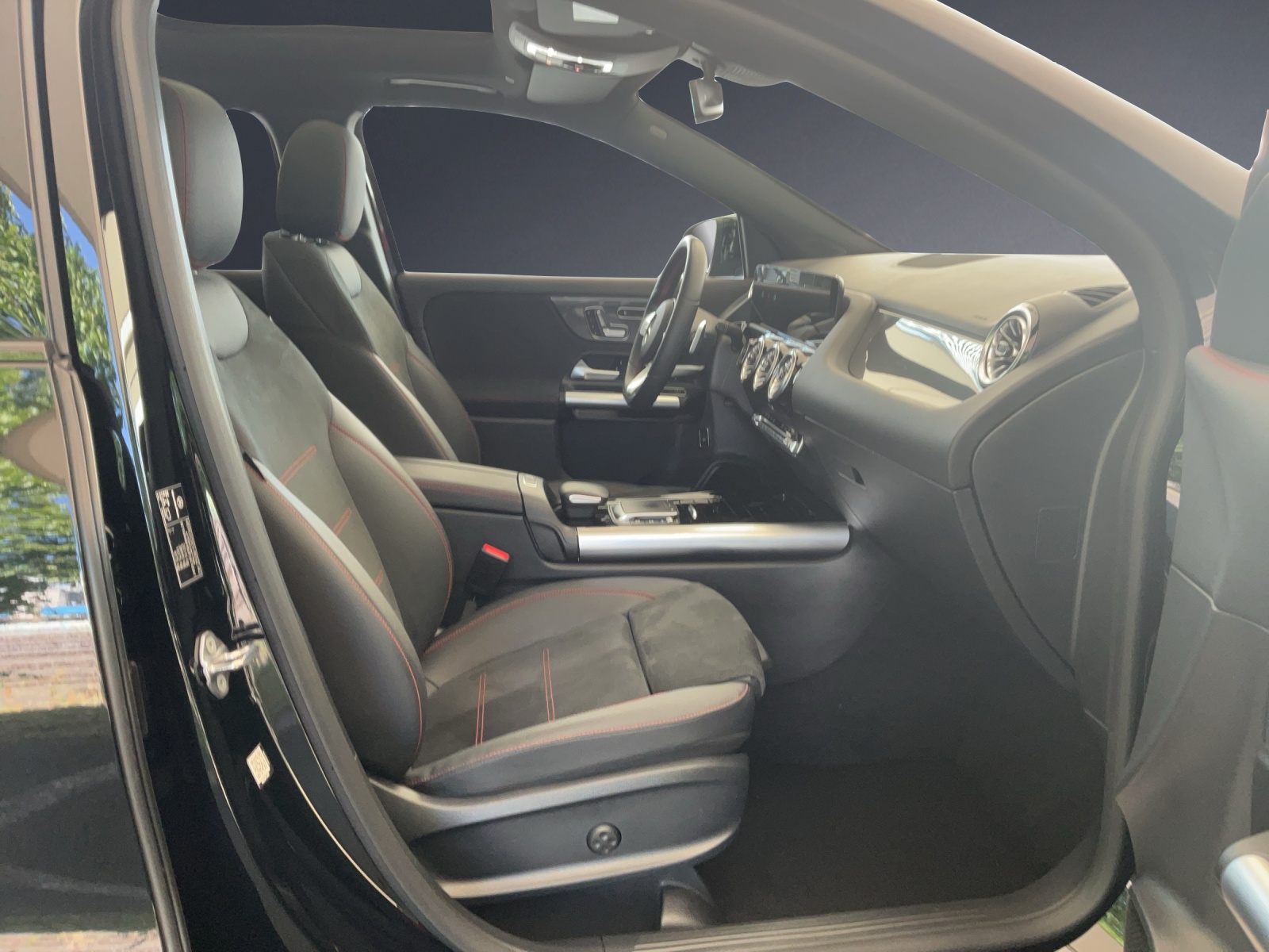 MERCEDES-BENZ GLA 200 AMG Line-image-7