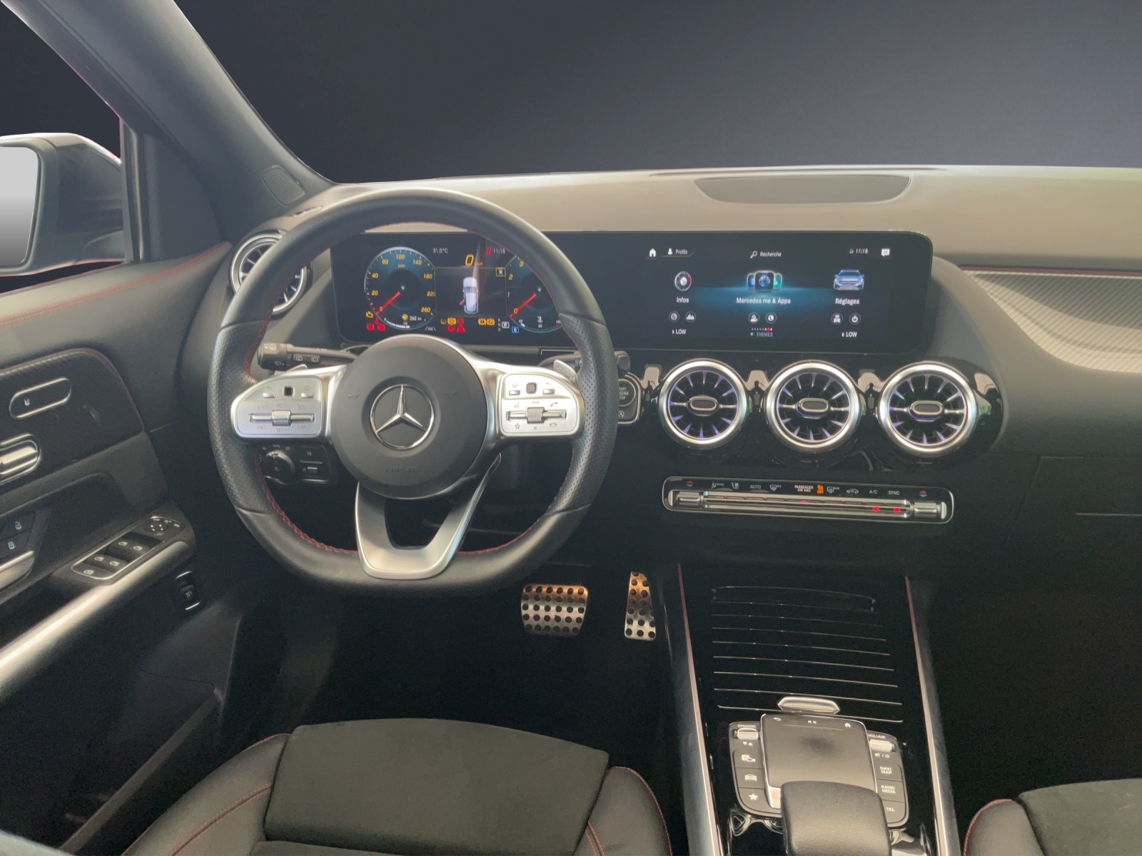 MERCEDES-BENZ GLA 200 AMG Line-image-9