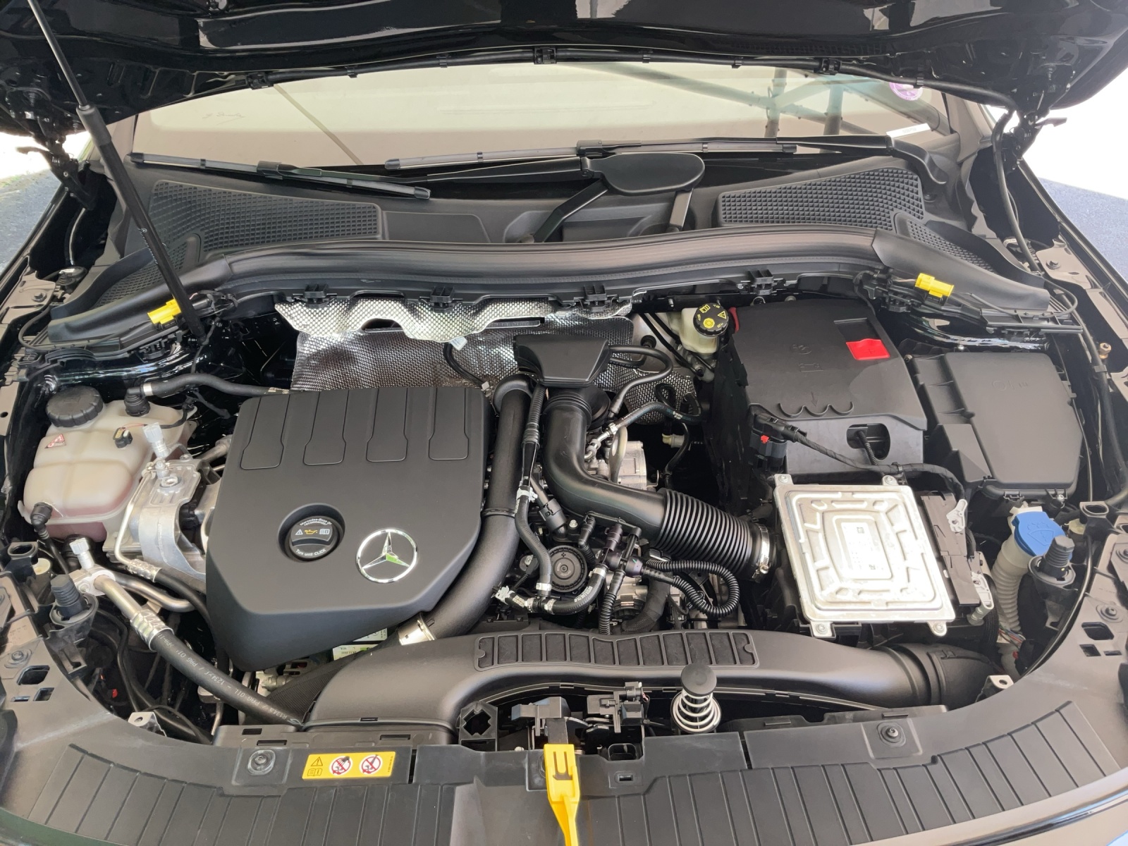 MERCEDES-BENZ GLA 200 AMG Line-image-13