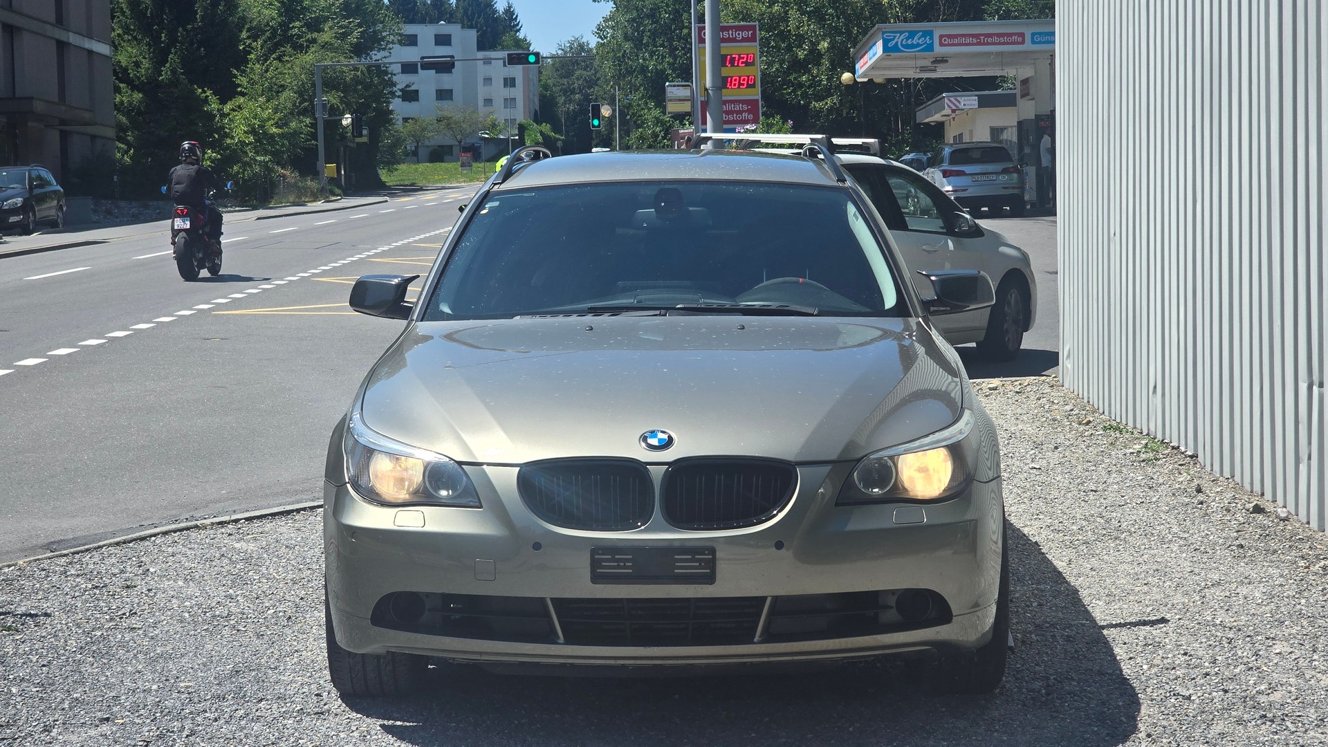BMW 530xd Touring-showroom-element-1