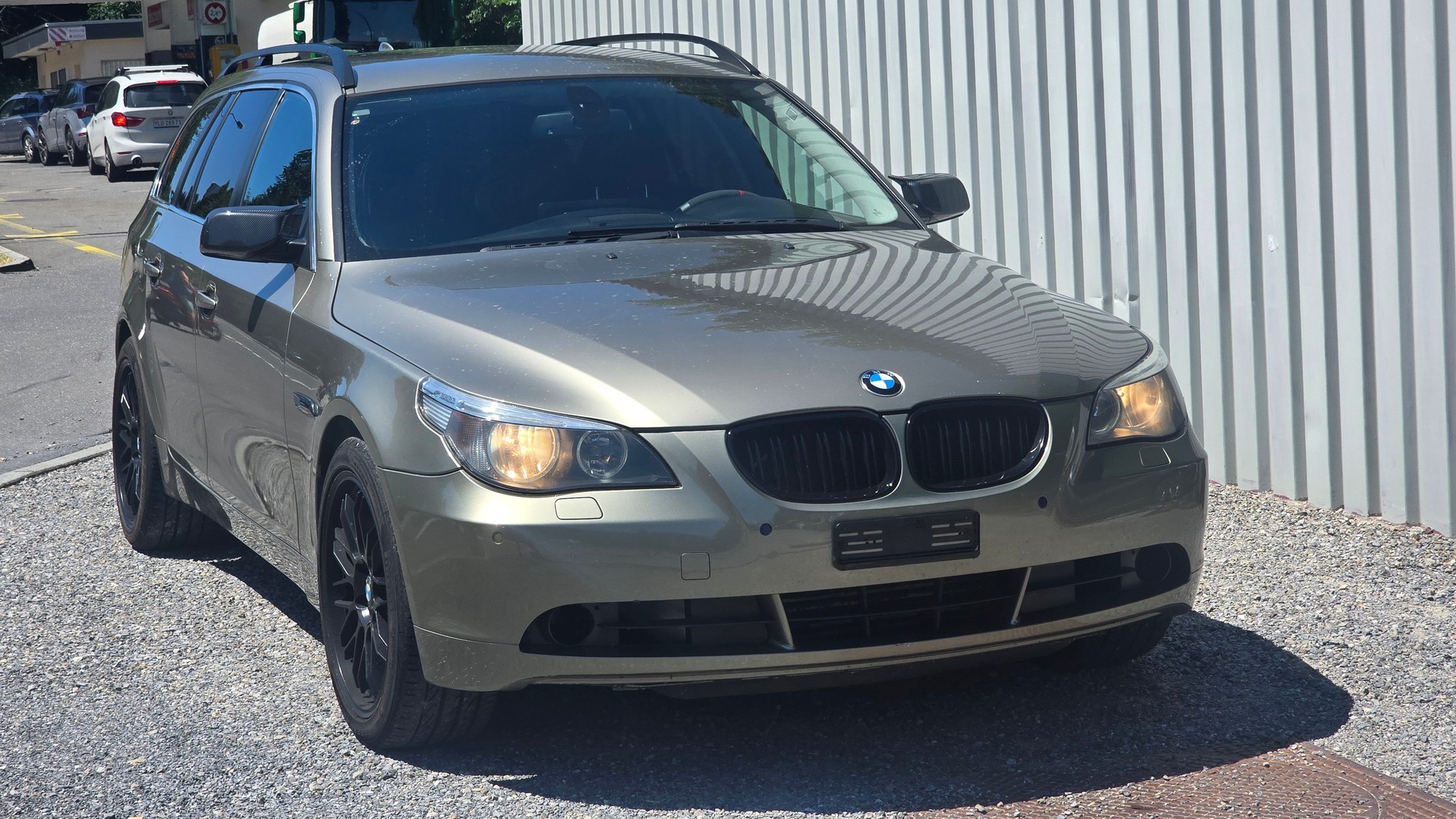 BMW 530xd Touring-showroom-element-2