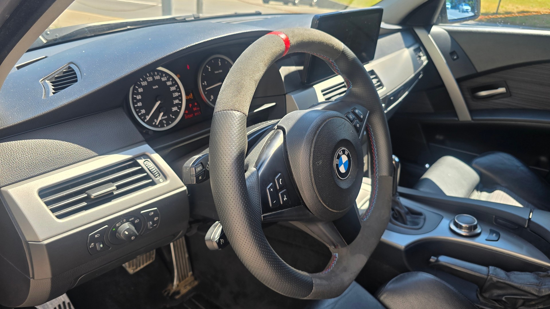 BMW 530xd Touring-image-12