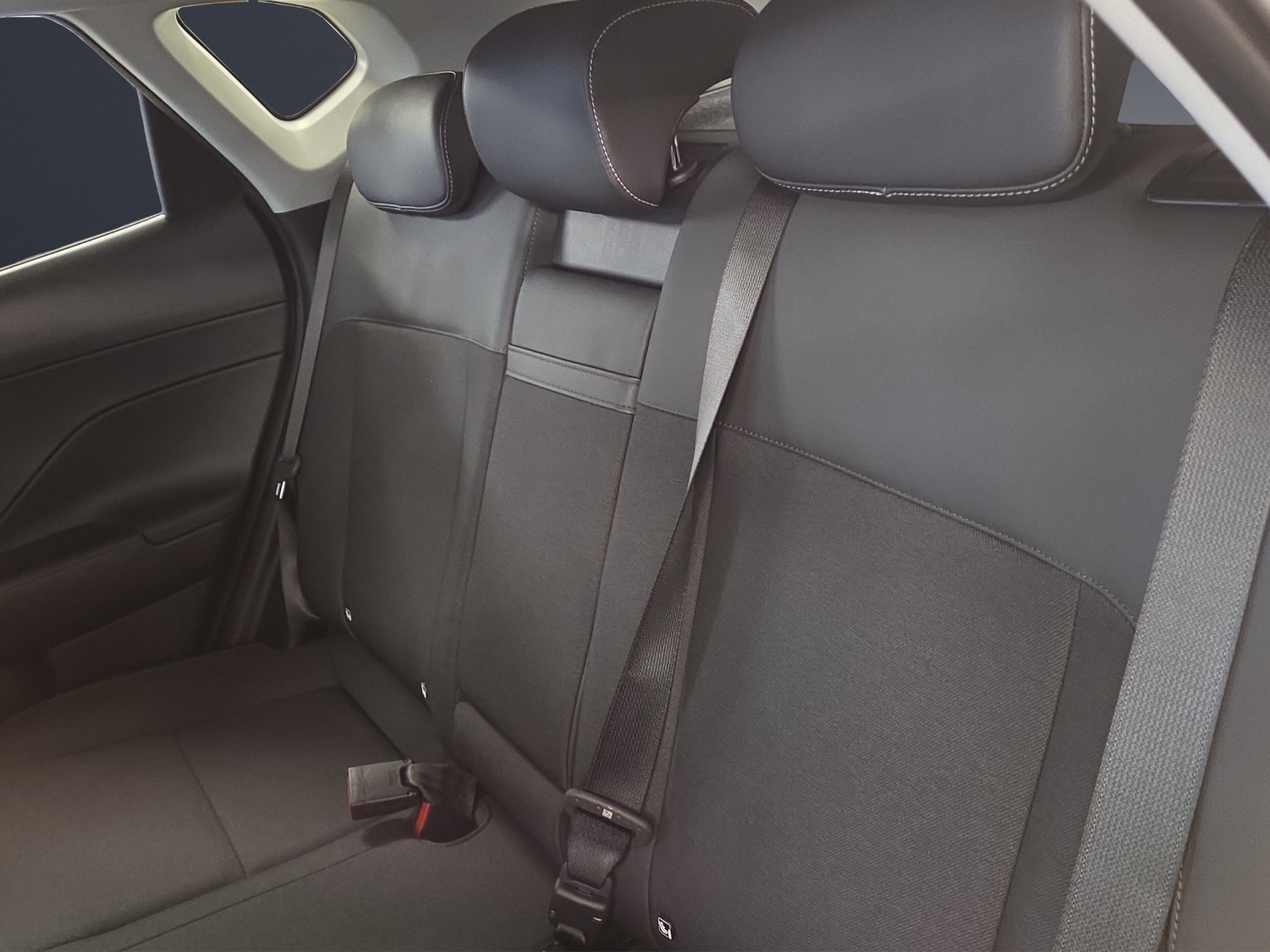 HYUNDAI Kona 1.6 GDi HEV Amplia DCT-image-16