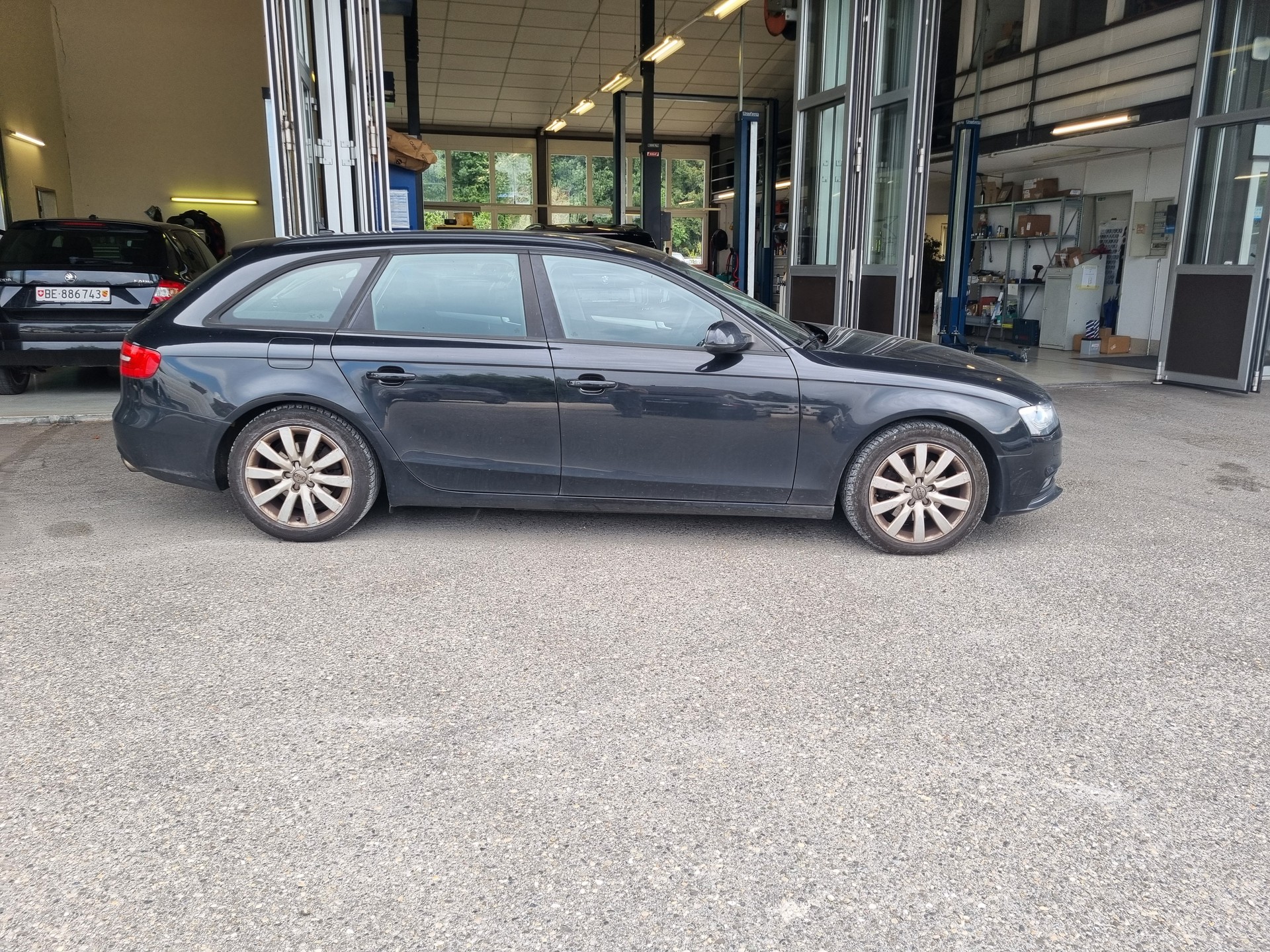 AUDI A4 Avant 1.8 TFSI-image-2