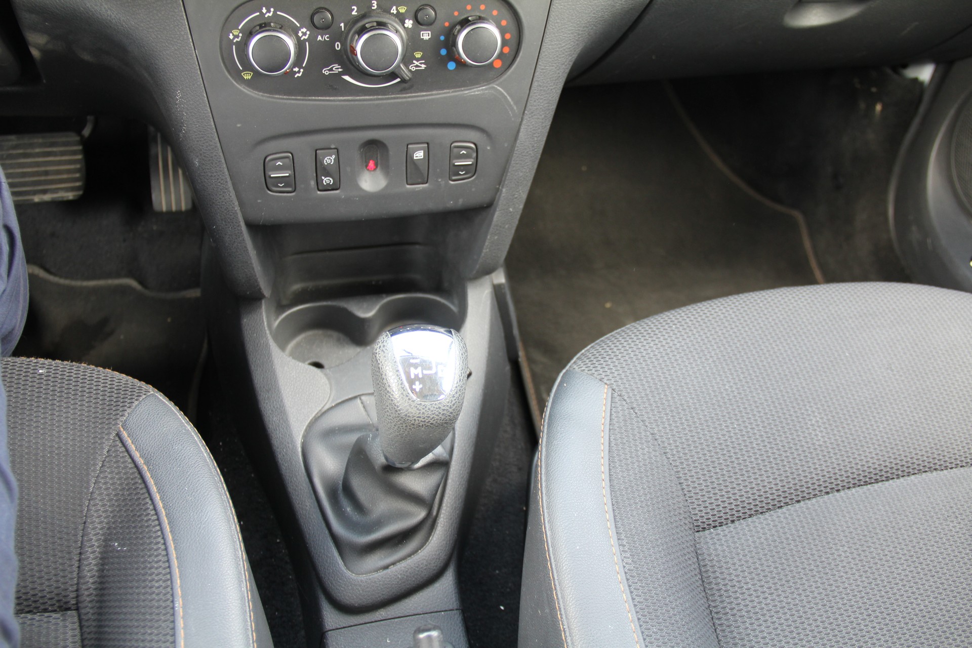 DACIA Sandero Tce 90 Stepway Unlimited Automatic-image-9