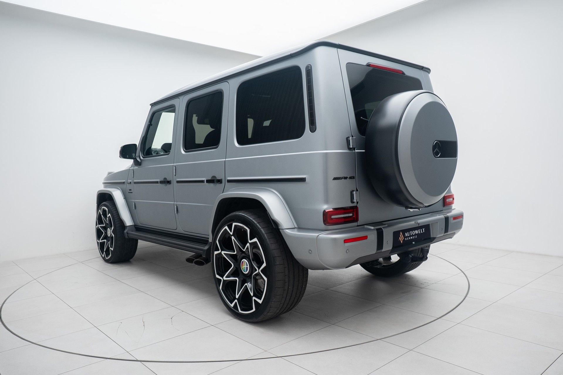 MERCEDES-BENZ G 63 AMG 9G-Tronic-showroom-element-2