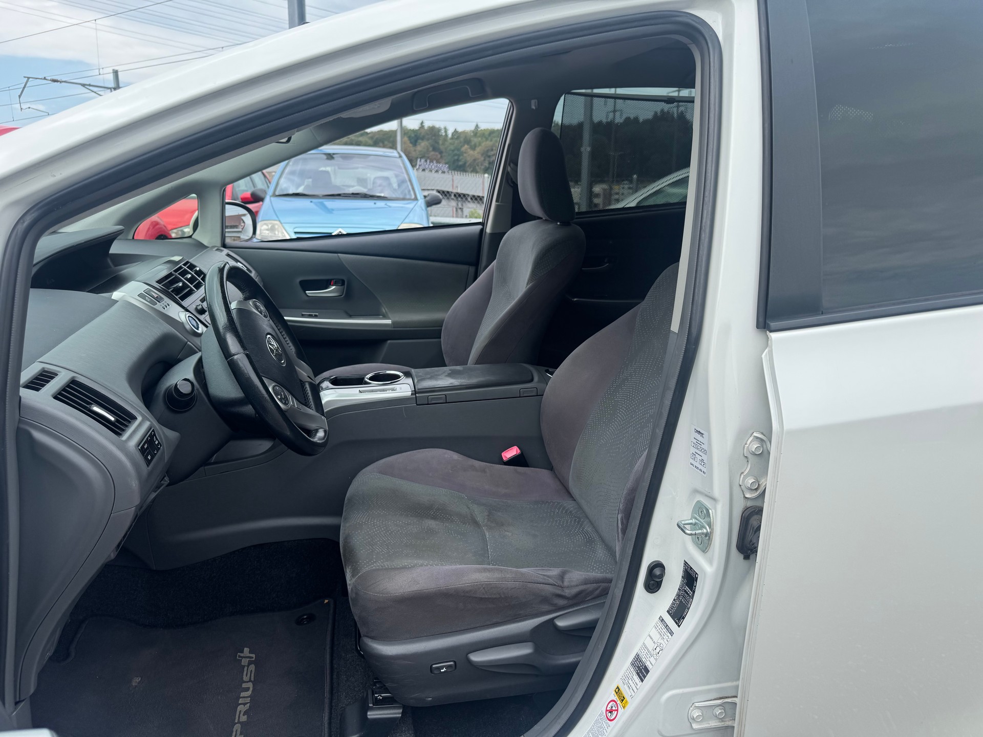 TOYOTA Prius+ 1.8 VVT-i HSD Sol-image-12