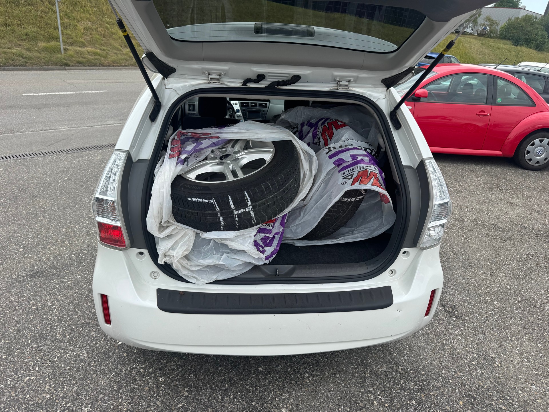 TOYOTA Prius+ 1.8 VVT-i HSD Sol-image-4
