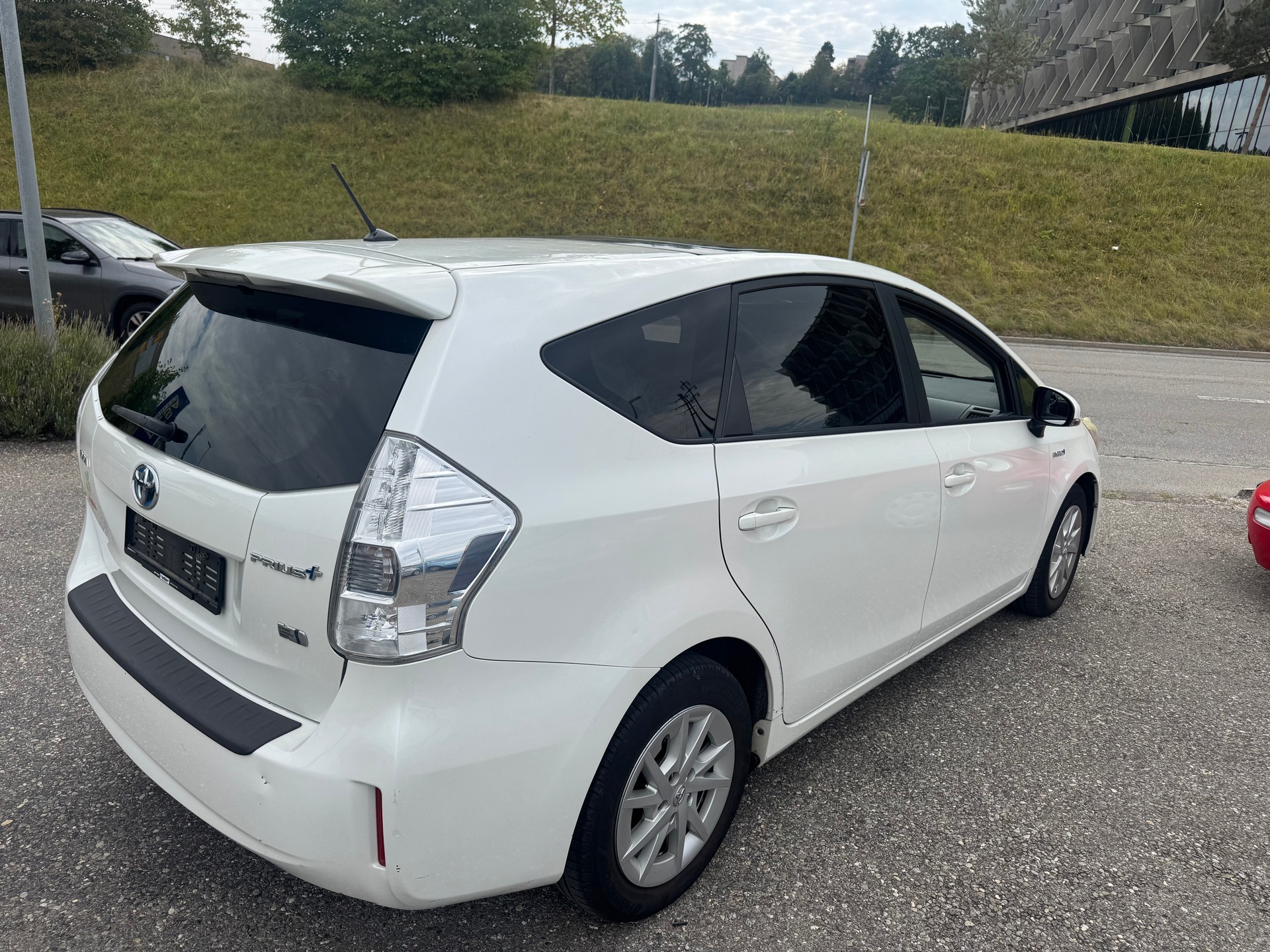 TOYOTA Prius+ 1.8 VVT-i HSD Sol-showroom-element-3