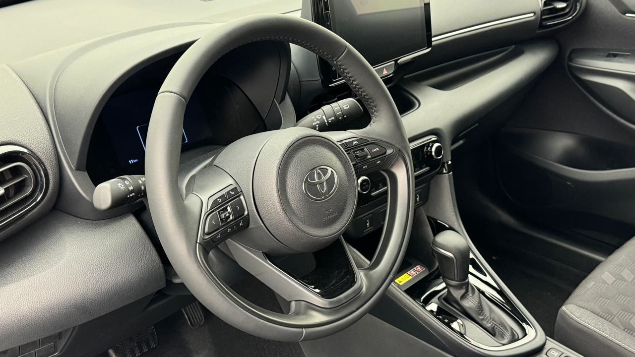 TOYOTA Yaris 1.5 Sport e-CVT-image-6
