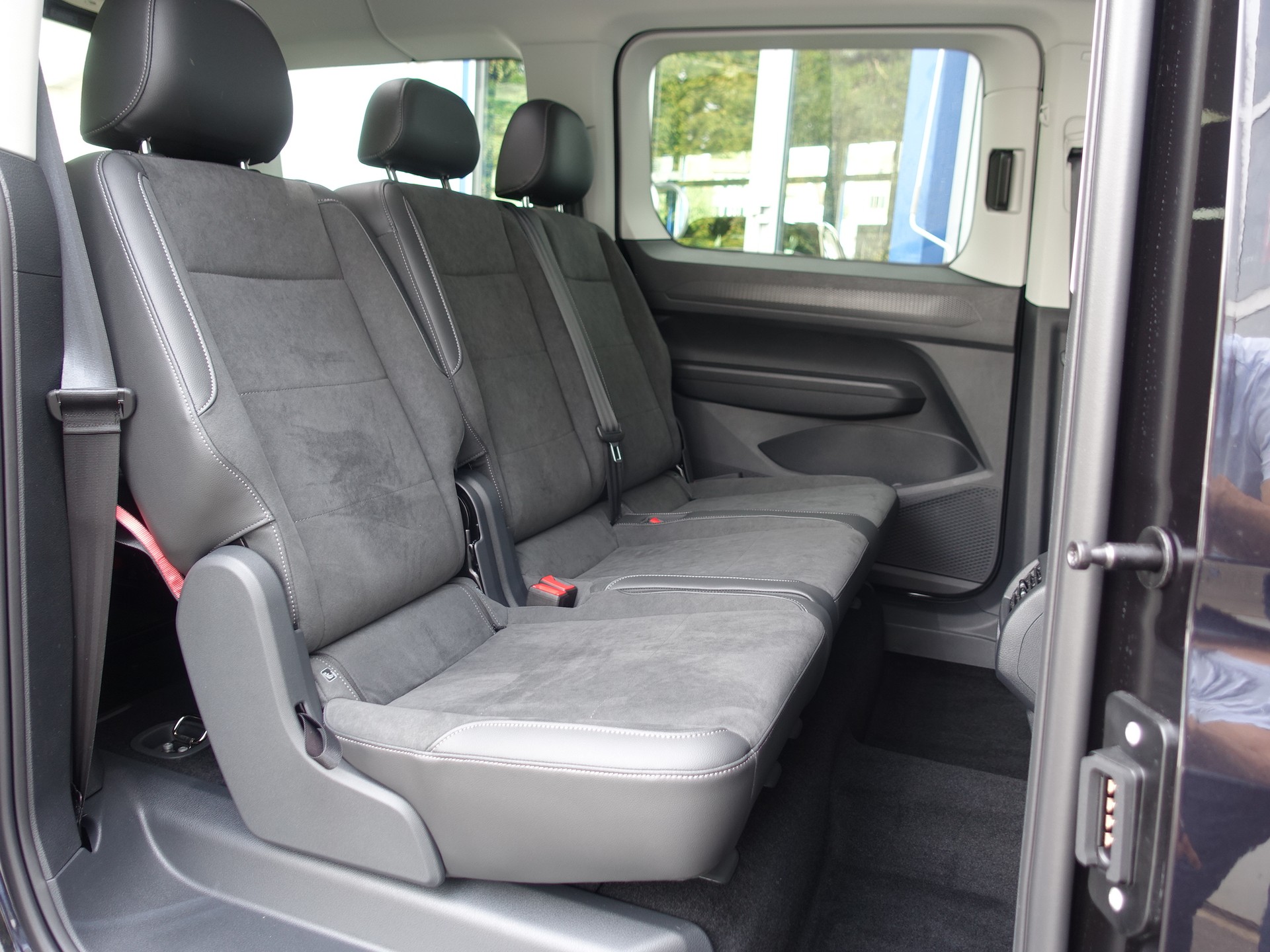 VW Caddy Maxi 1.5 TSI Plug in Hybrid Style DSG-image-17
