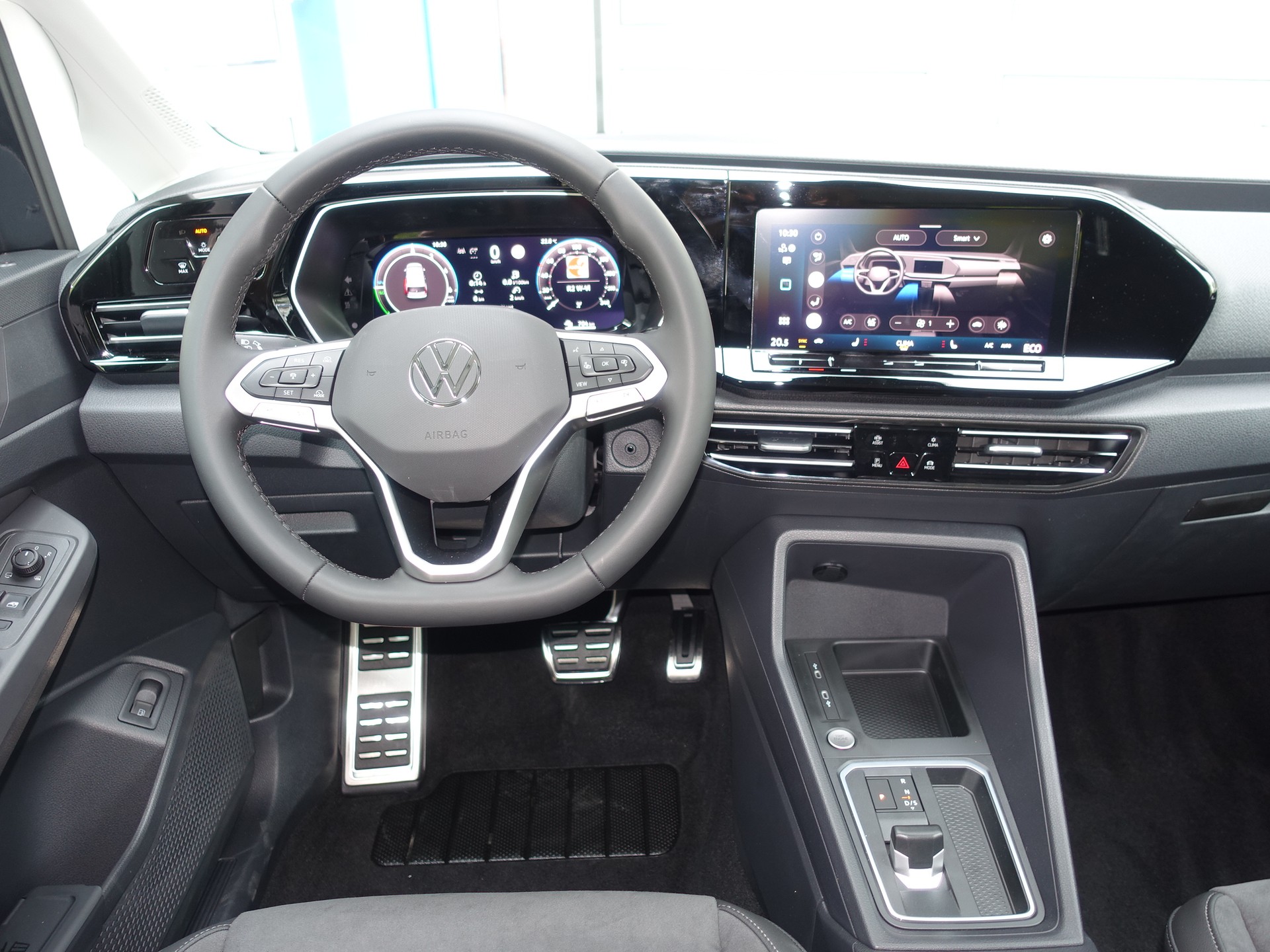 VW Caddy Maxi 1.5 TSI Plug in Hybrid Style DSG-image-12
