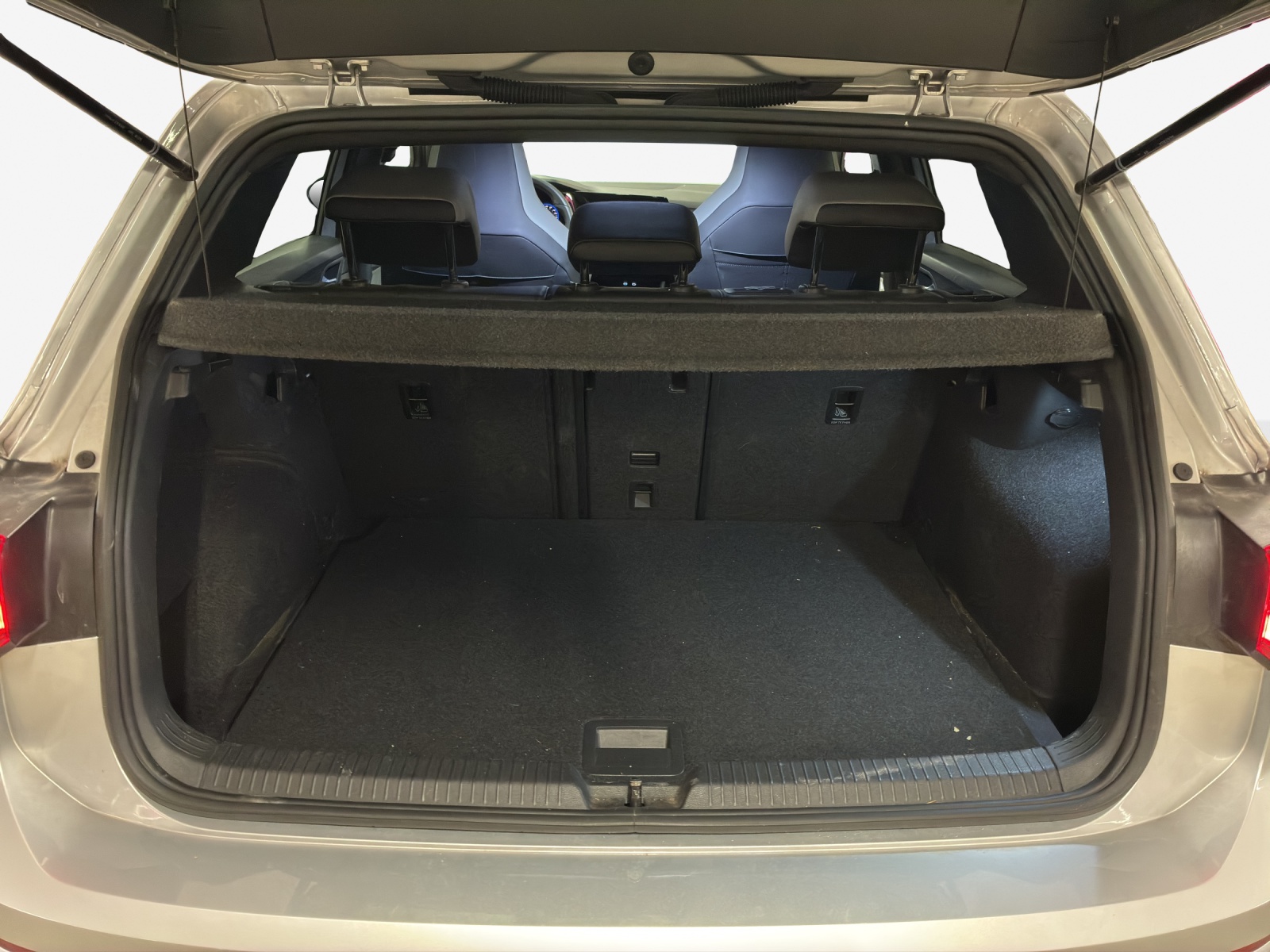 VW Golf 1.5 eTSI mHEV ACT R-Line DSG-image-12