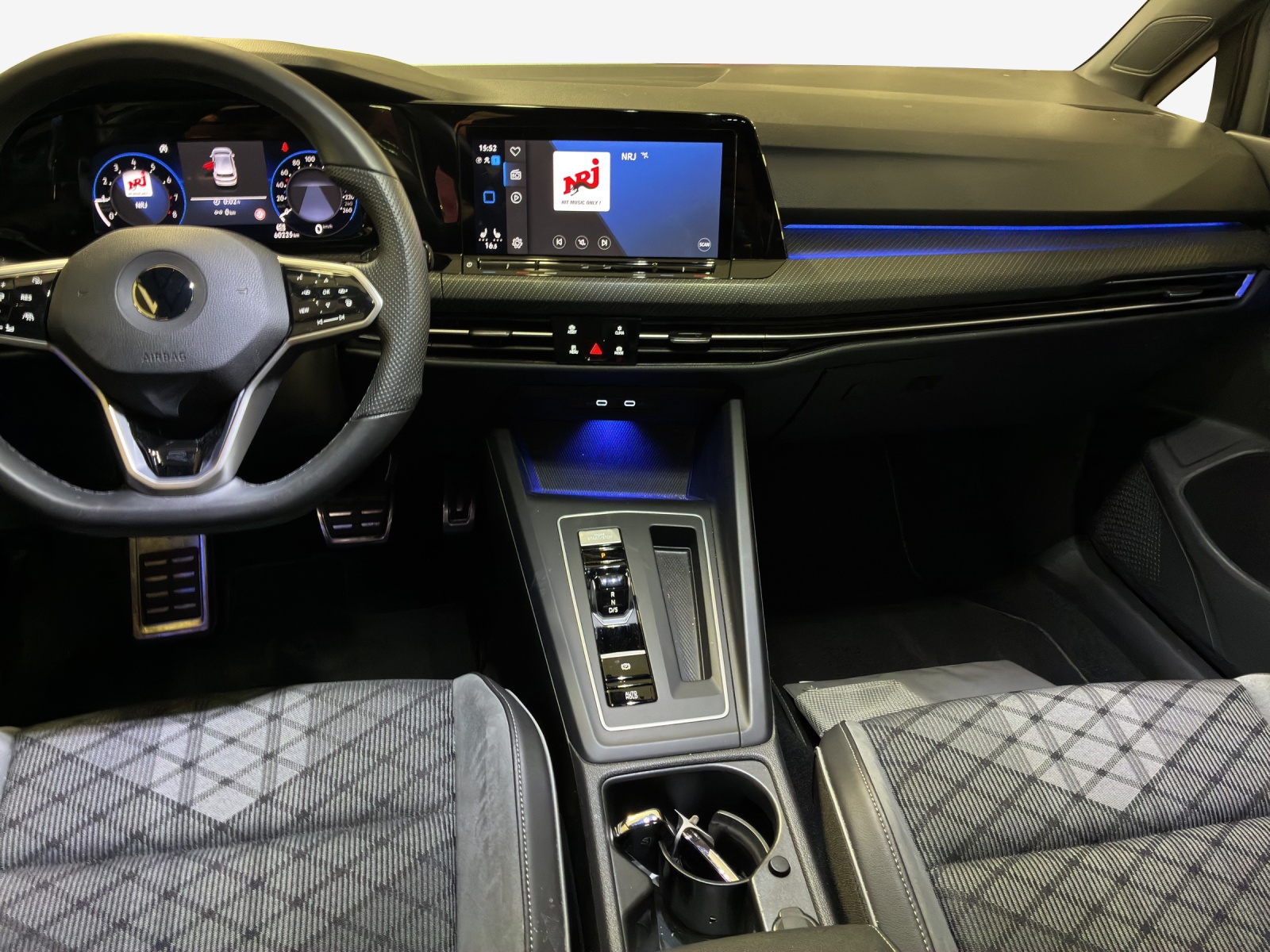 VW Golf 1.5 eTSI mHEV ACT R-Line DSG-image-10