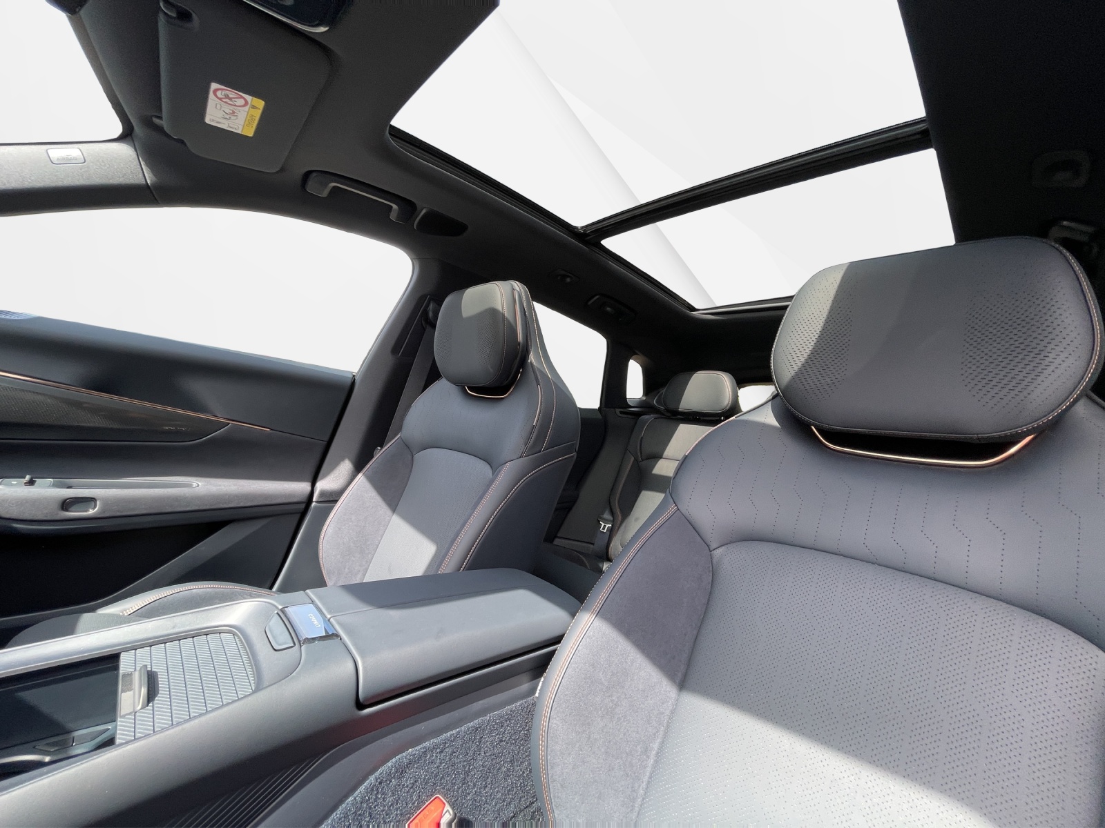 LYNK & CO 08-image-18