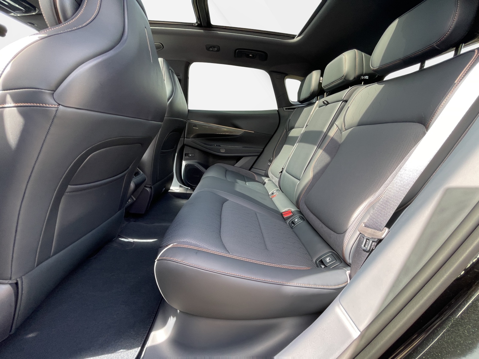 LYNK & CO 08-image-13
