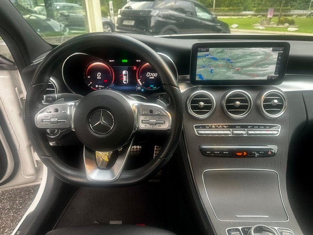 MERCEDES-BENZ C 200 4Matic AMG Line 9G-Tronic-image-11