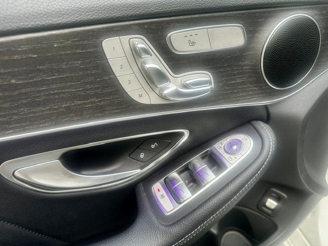 MERCEDES-BENZ C 200 4Matic AMG Line 9G-Tronic-image-19