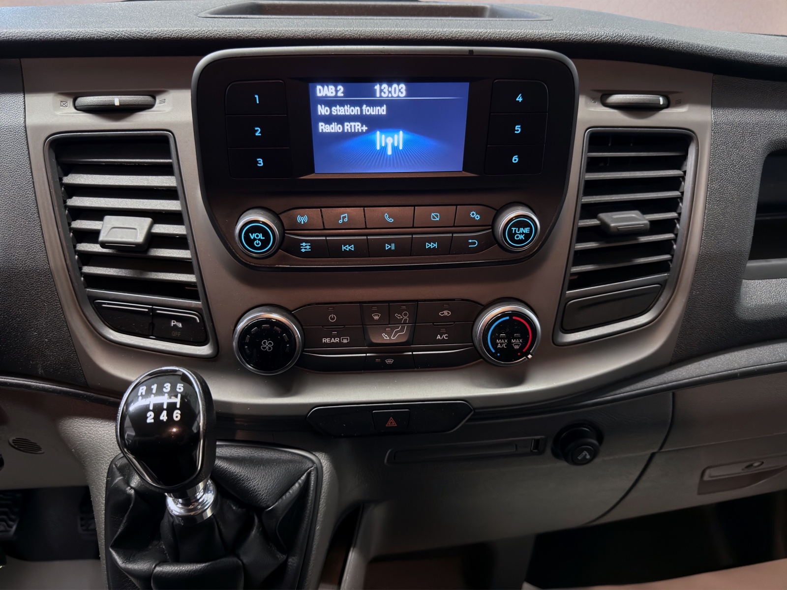 FORD Transit Custom 320 L2H1 Basis-image-10