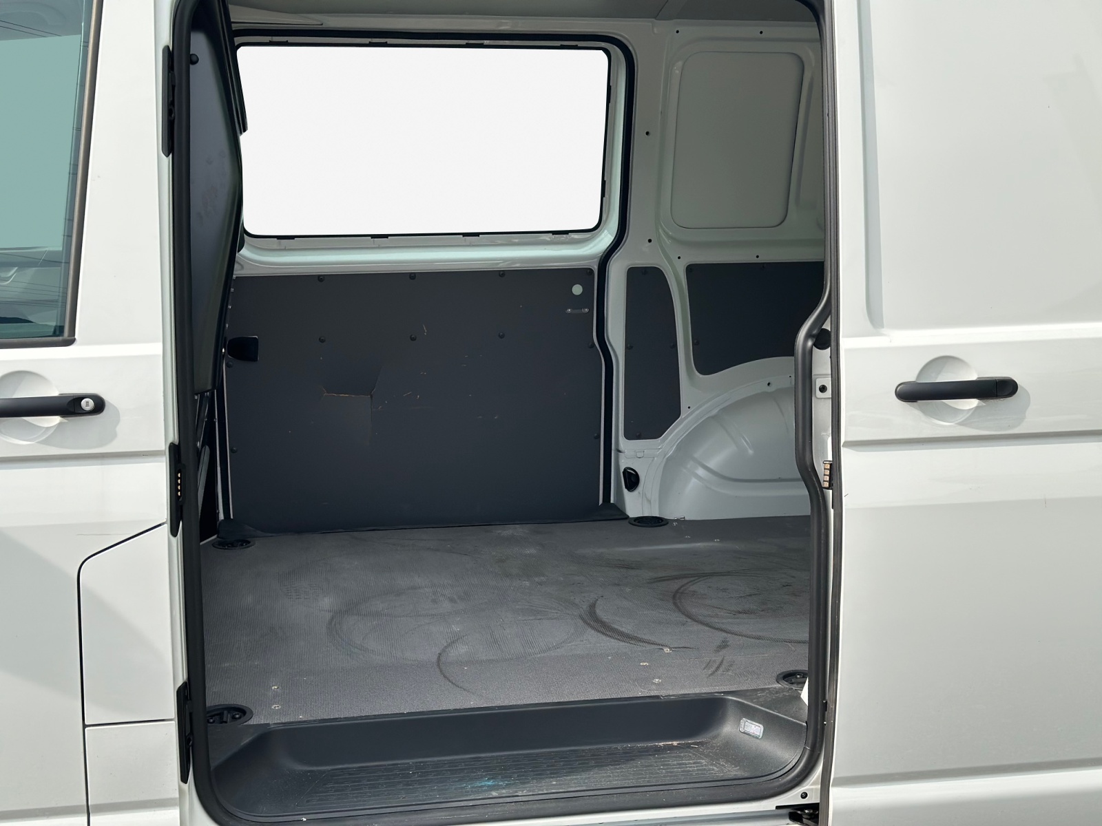 VW T6.1 2.0 TDI-image-11
