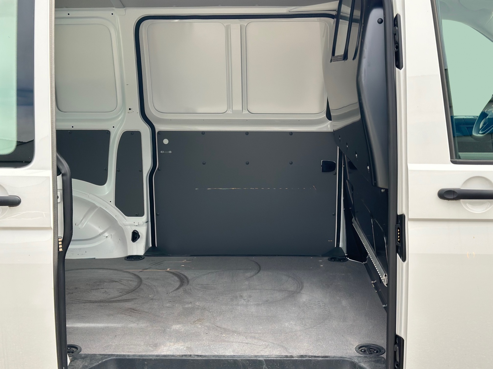 VW T6.1 2.0 TDI-image-13